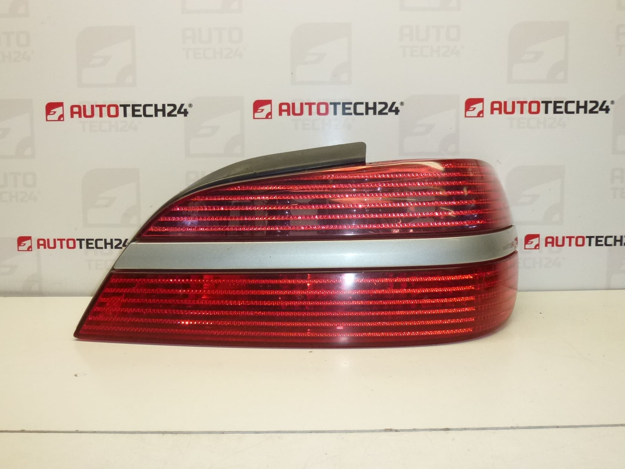 Lampa spate dreapta cu banda Peugeot 406 4 usi 9630364777 6351L5 634738