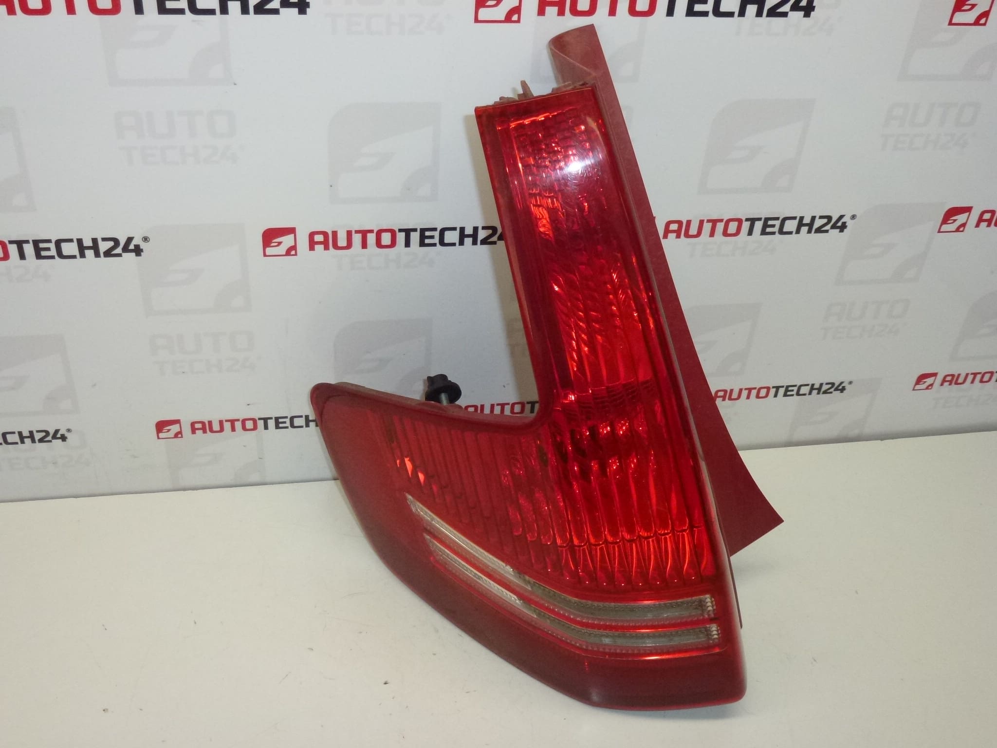 Lampa spate stanga Citroën C4 5 usi 9655864080 6350T8