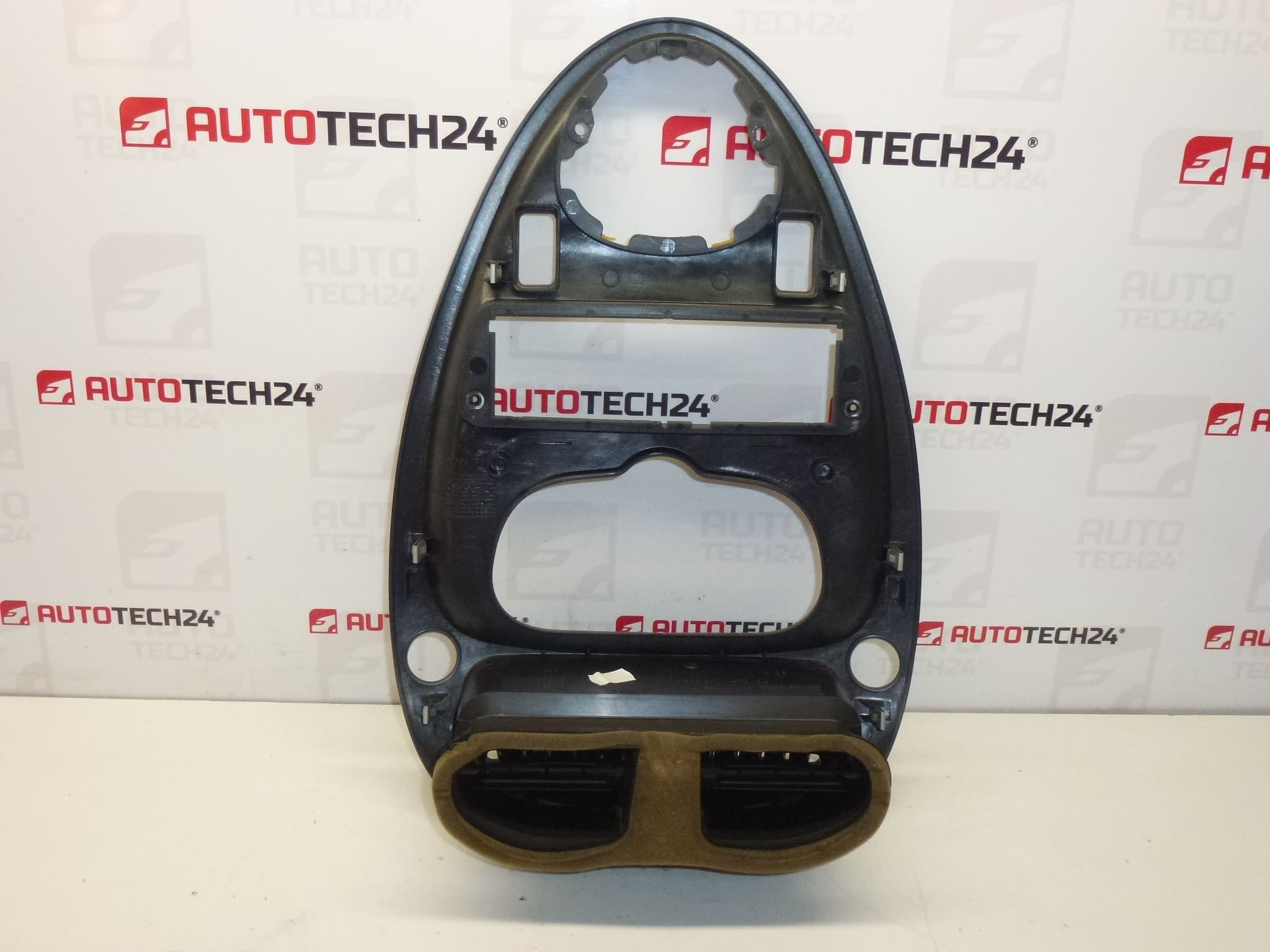 Rama radio cu ventilatoare Citroën Xsara Picasso 9631315877 8211C7