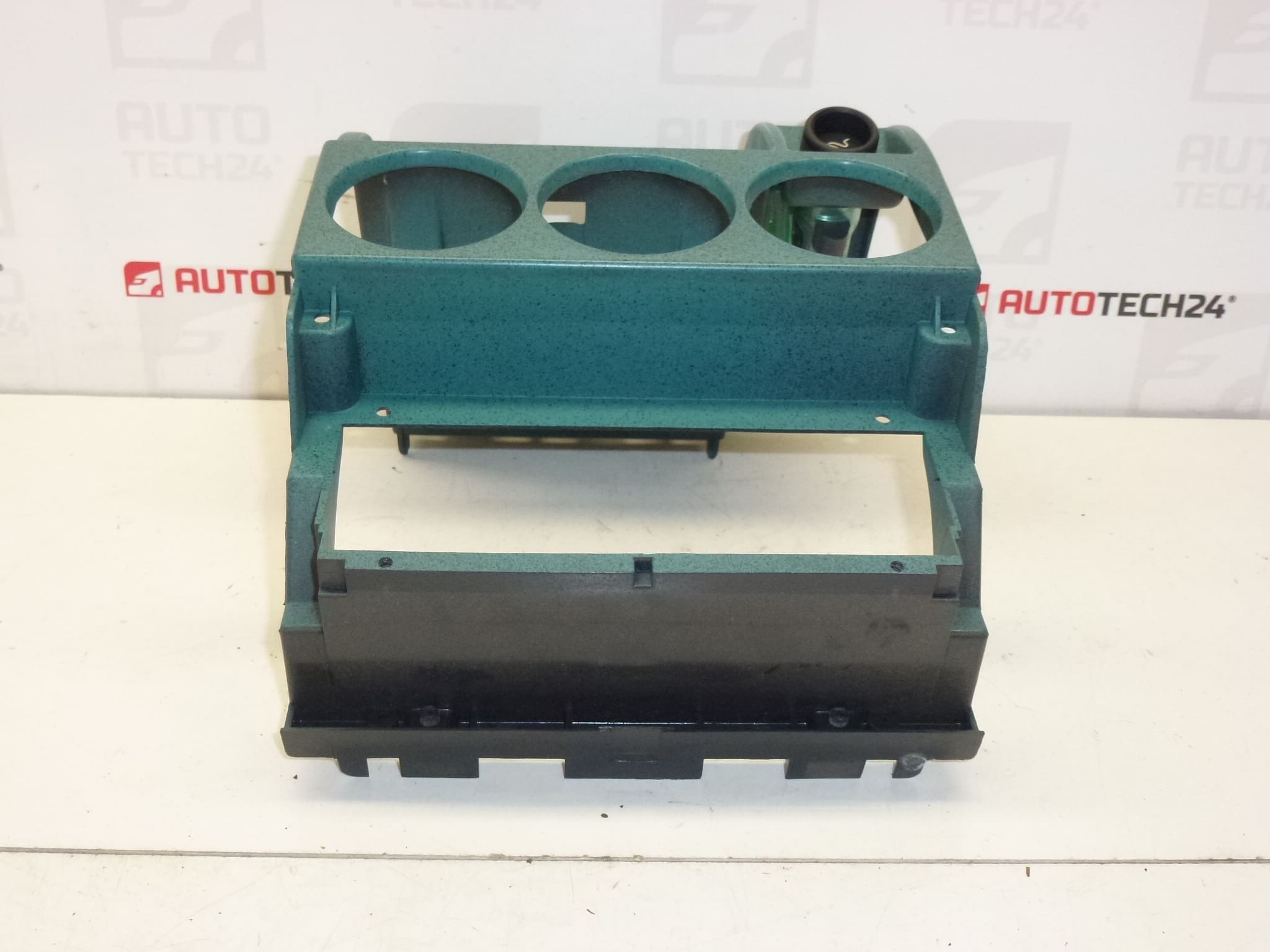 Panou bord Citroën Berlingo I și Peugeot Partner I 9602991677 8203LA