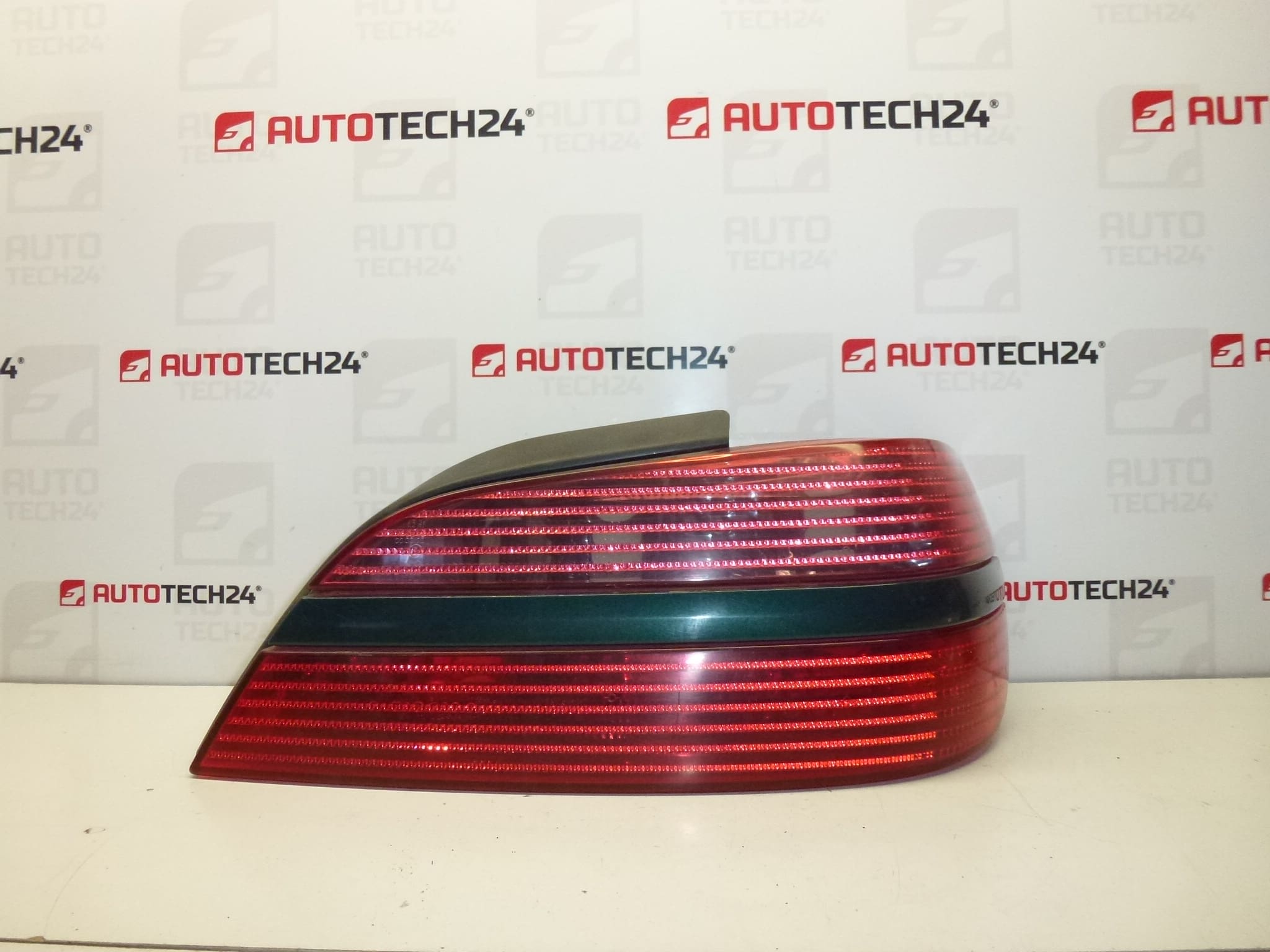 Lampa spate dreapta cu moldura Peugeot 406 4 usi 9630364777 6351L5