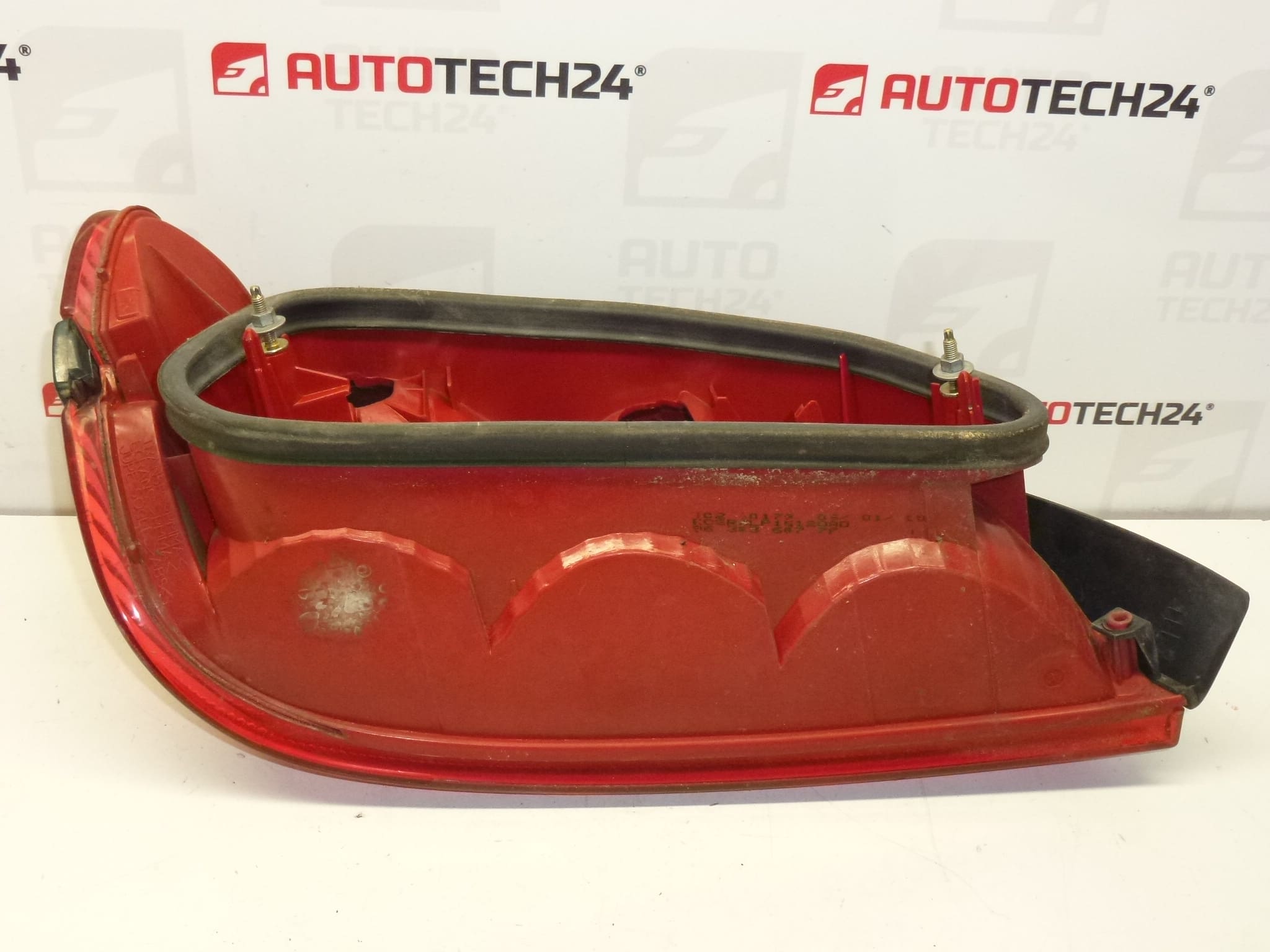 Lampa spate dreapta cu moldura Peugeot 406 4 usi 9630364777 6351L5