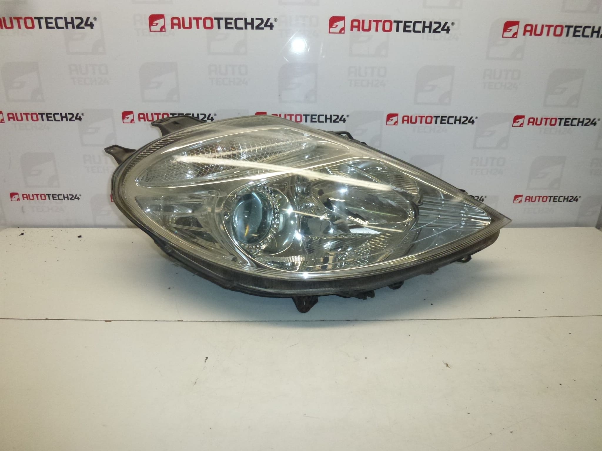 Lampa fata dreapta Citroën C8 89007042 620615