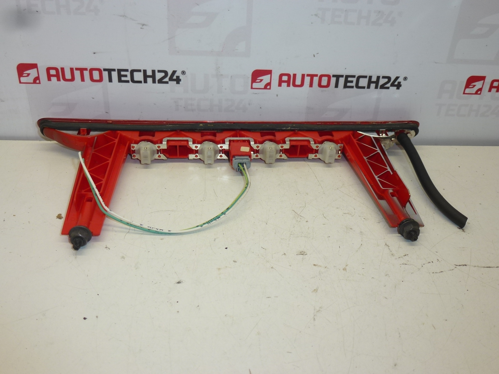 Lumina a treia de frana Peugeot 308 SW 9681704280 6350EY