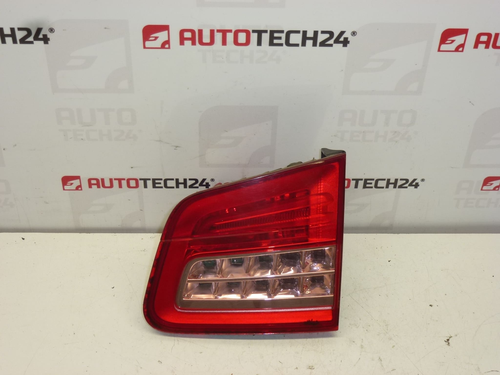 Lumina spate dreapta interior Citroën C5 X7 sedan 9687582980 6350EX