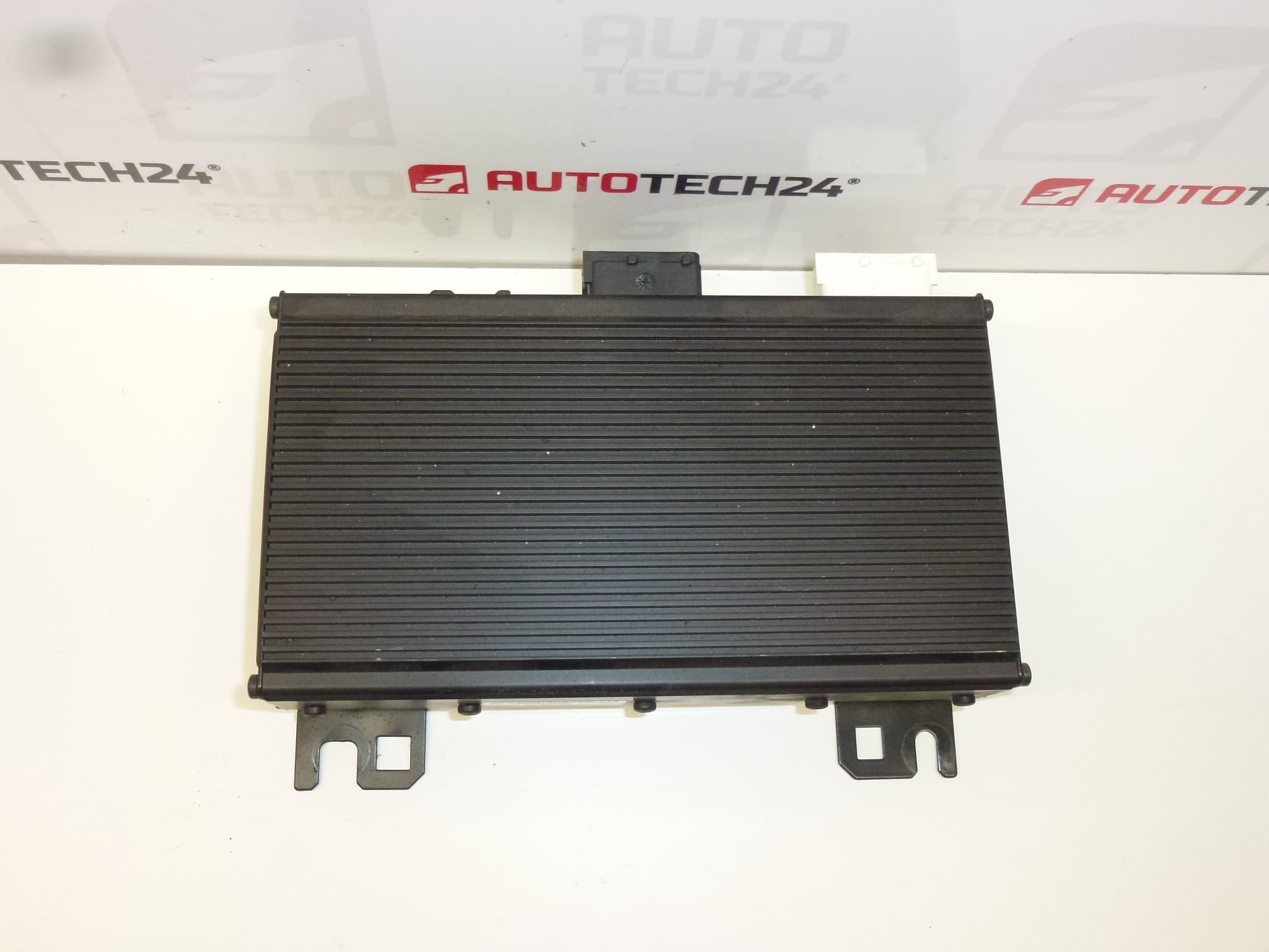 Amplificator JBL Citroën Peugeot 9653383680 6560LZ