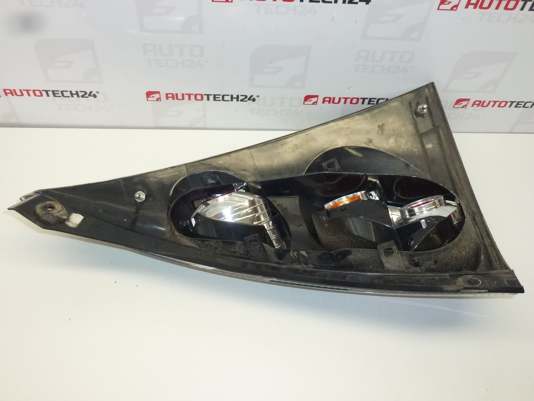 Lampa spate stanga Citroën C1 81560-0H060 6350X8