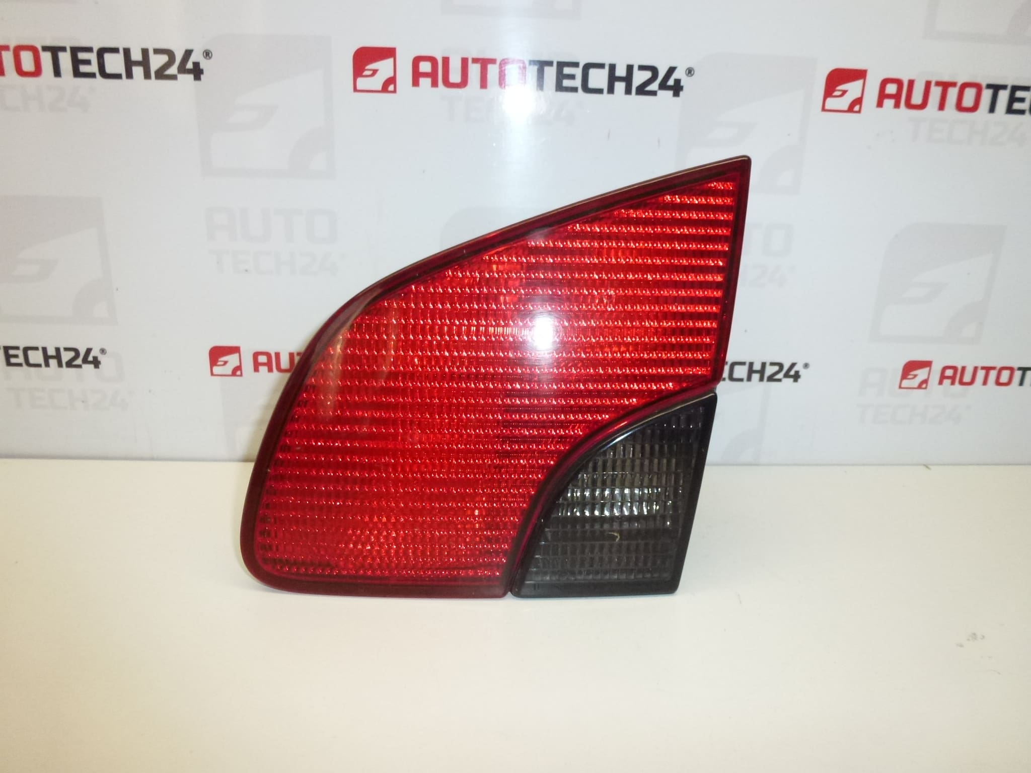 Lampa interioara spate dreapta Peugeot 406 COMBI 6351H6