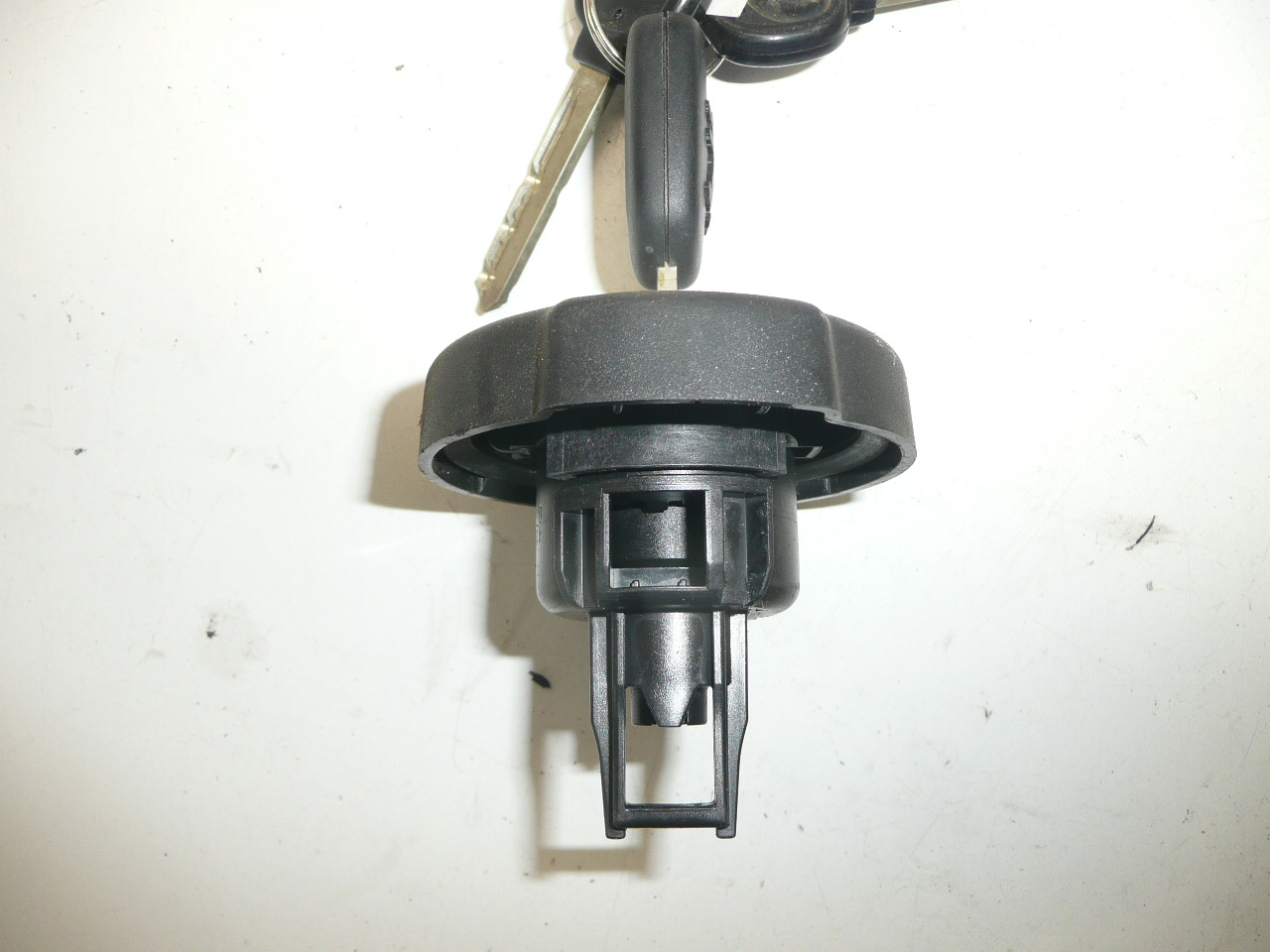 Capac rezervor cu cheie Citroën Peugeot 1508L7