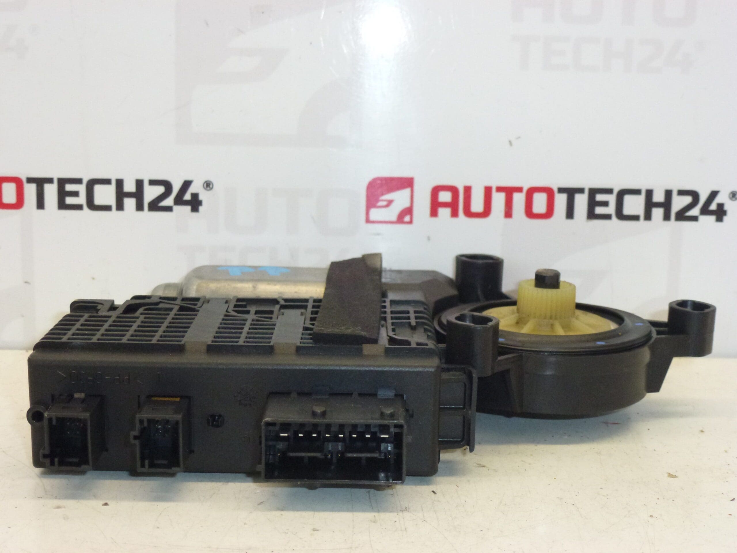 Motor Pentru Ridicarea Geamului Dreapta Față Citroën C4 Picasso 9682495580 - imagine 2