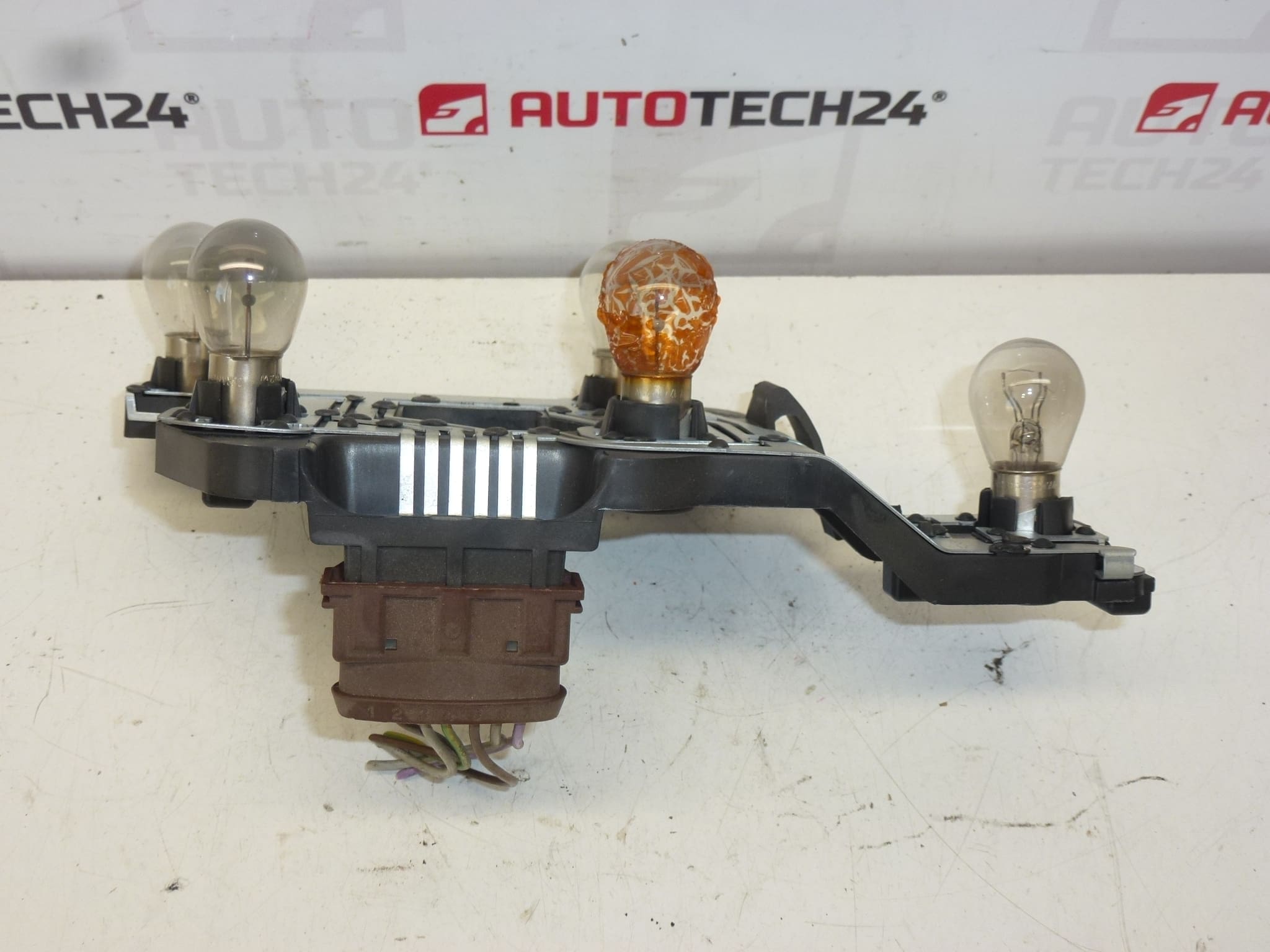 Soclu Lampă Spate Stânga cu Cablu Citroën Xsara 6350P0 - imagine 2