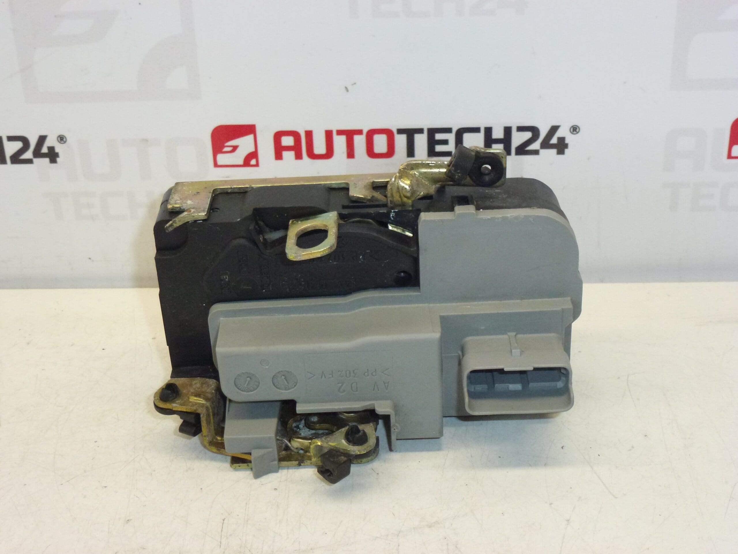 Încuiere Ușă Dreapta Peugeot 206 Conector Oval 9136J1 - imagine 2