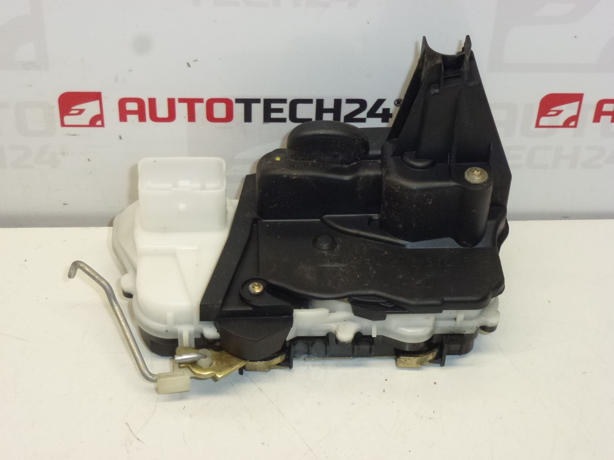 Inchidere portiera fata dreapta Peugeot 307 9136P2