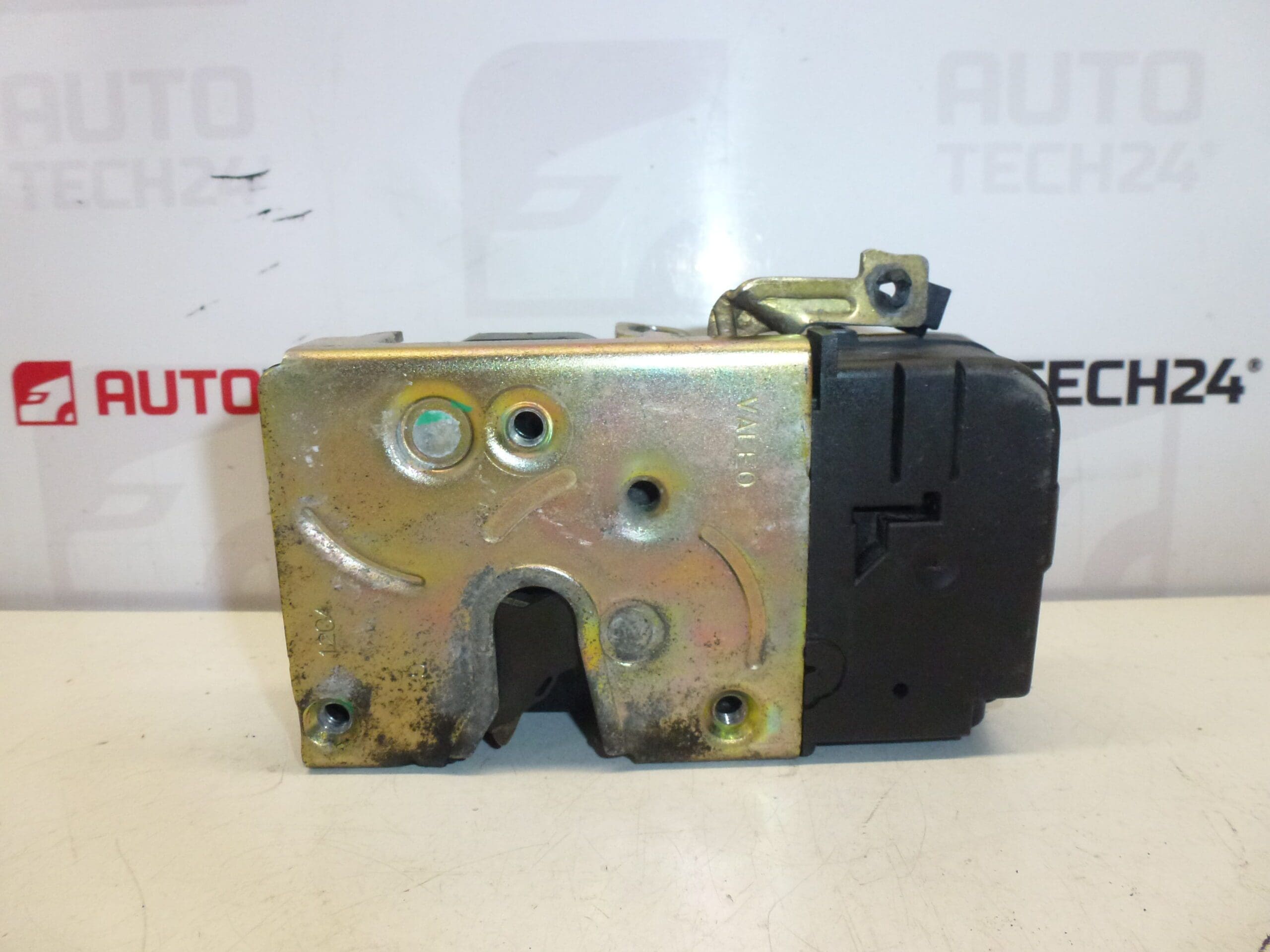 Inchidere portiera fata stanga Peugeot 206 9135H3