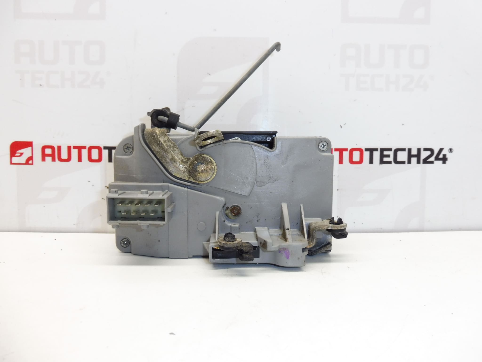 Inchidere portiera fata stanga Peugeot 206 pana in 2002 conector patrat 9135H3
