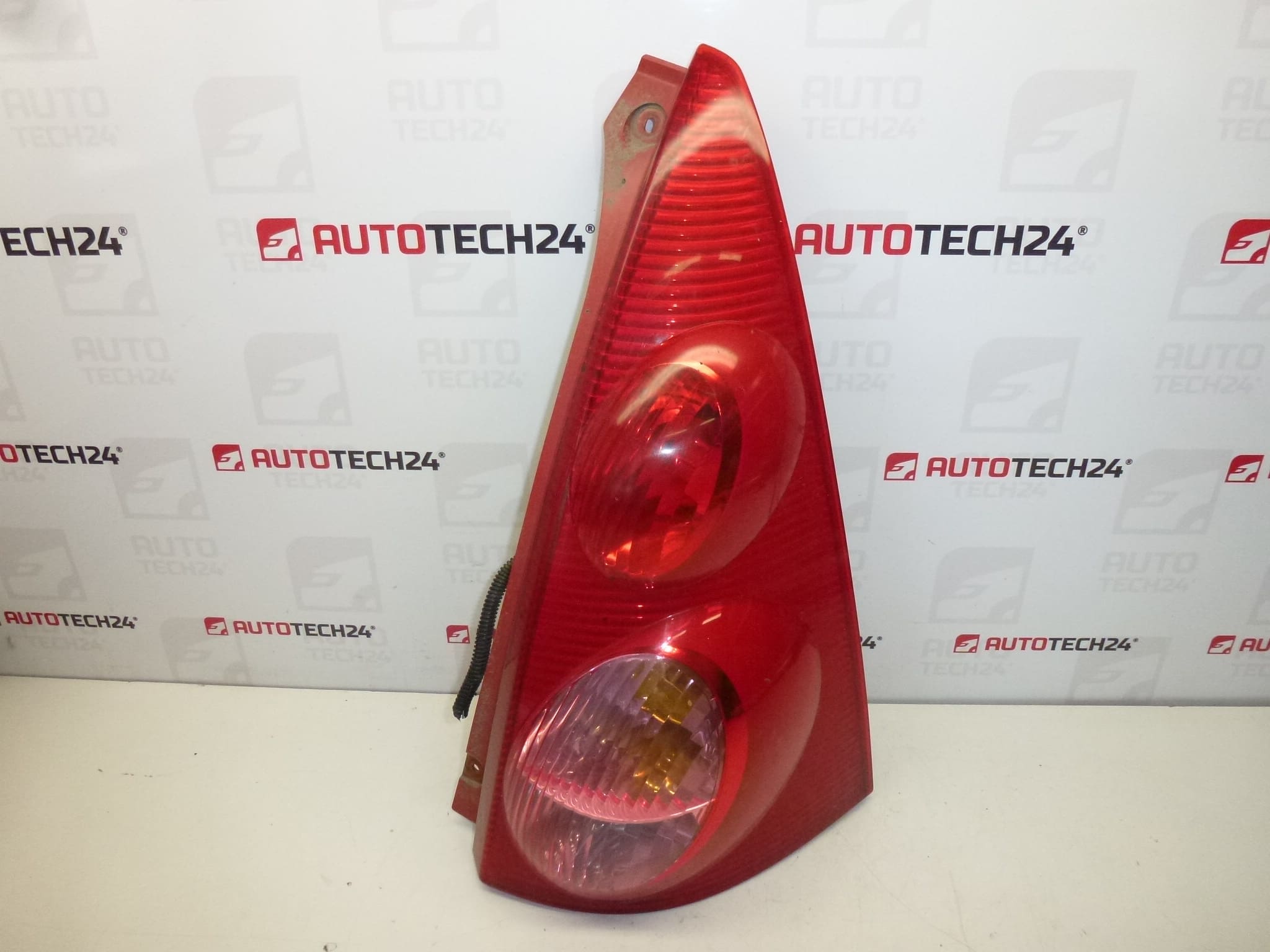 Lampa dreapta spate Peugeot 107 6351X6
