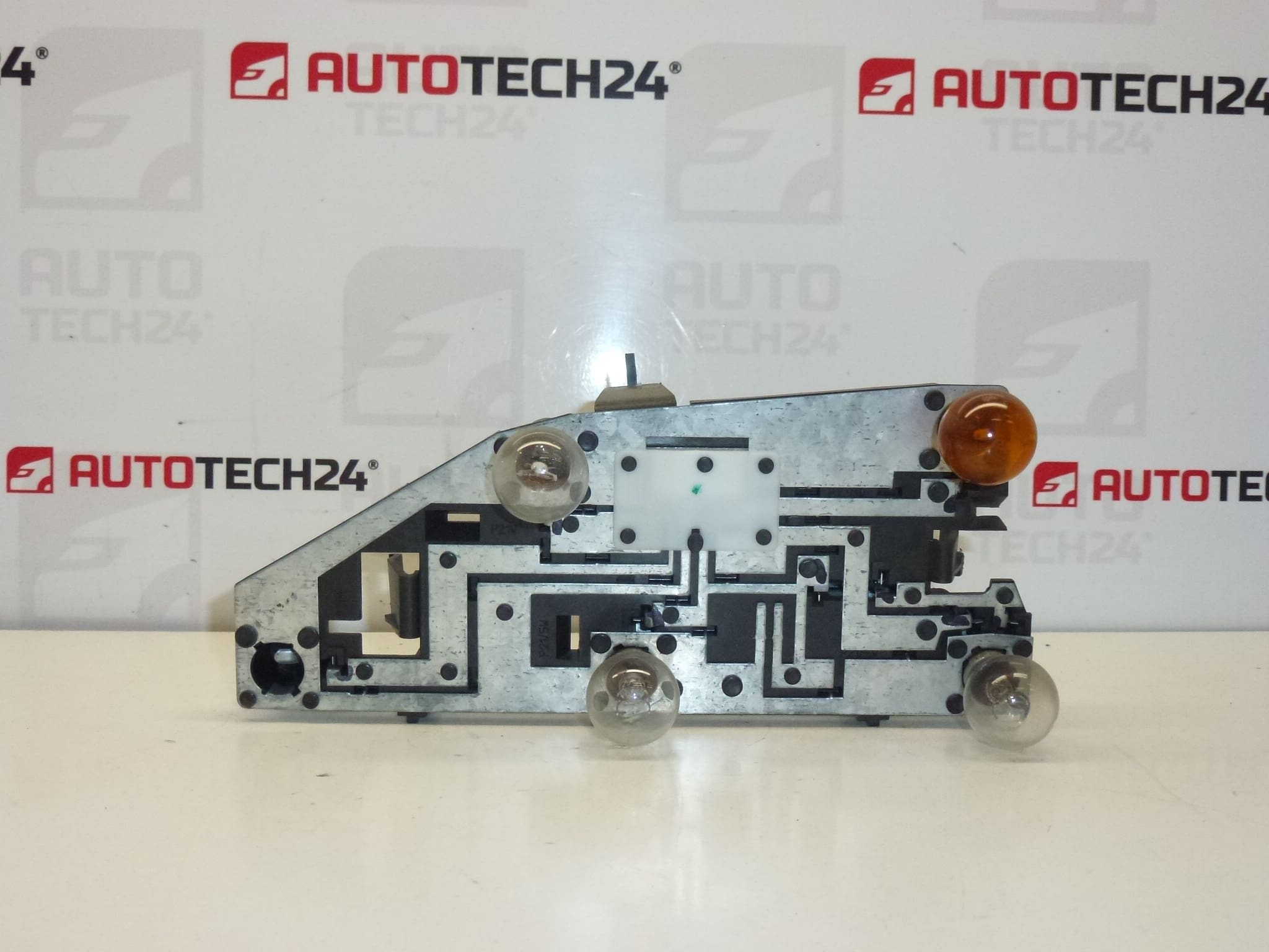 Soclu lampa spate dreapta Peugeot 406 4 usi 9630364777 6351L5