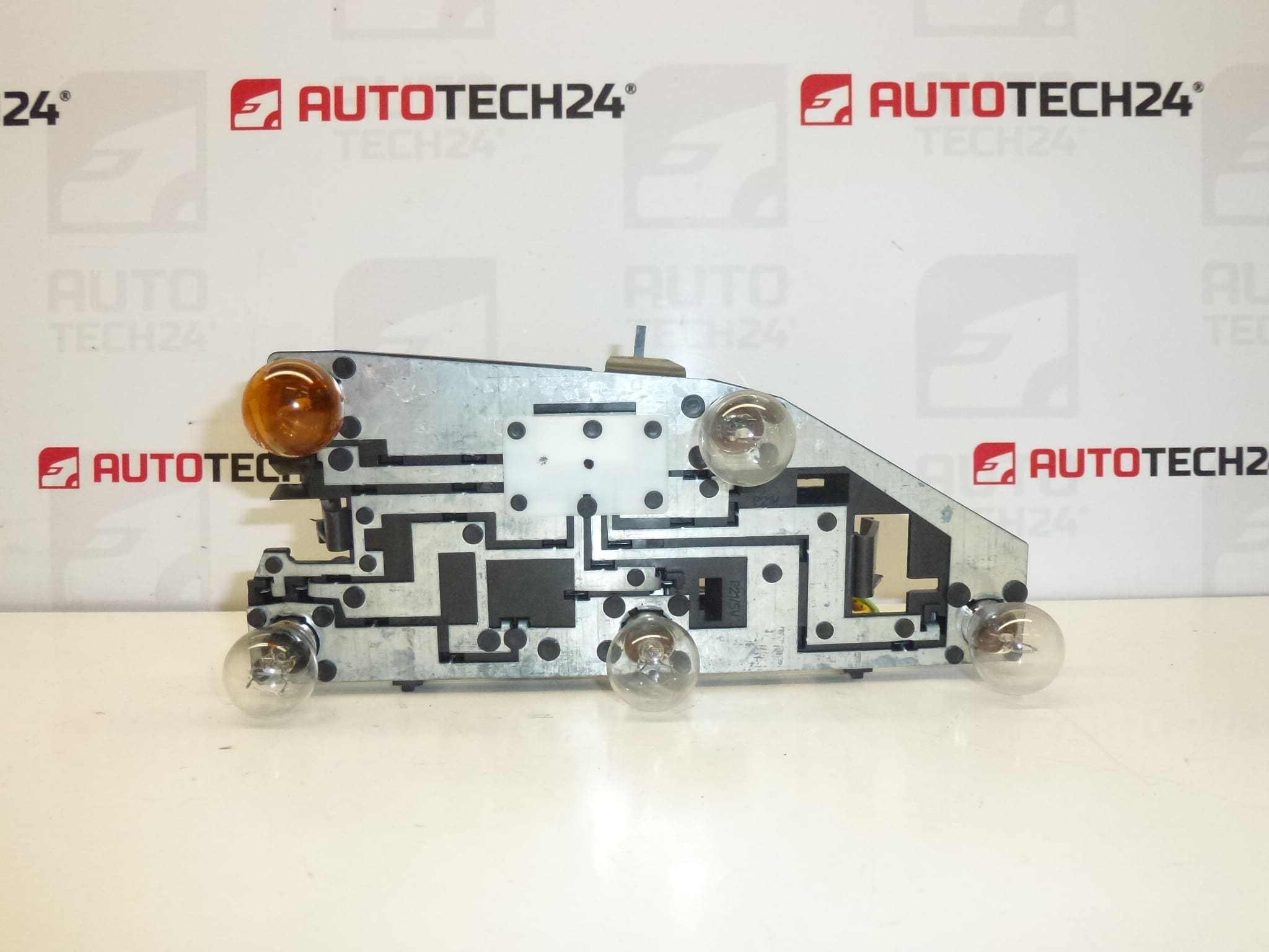 Soclu lampa spate stanga Peugeot 406 4 usi 9630364877 6350L5