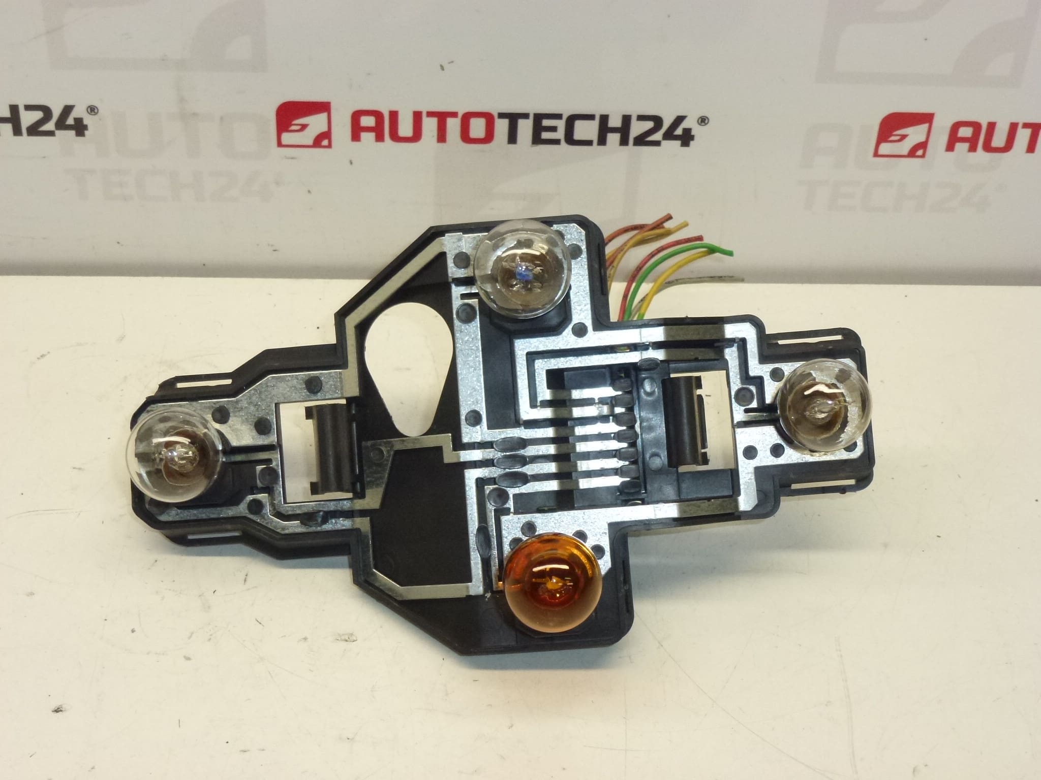 Soclu lămpi spate dreapta Citroën Xsara Kombi 6351J8