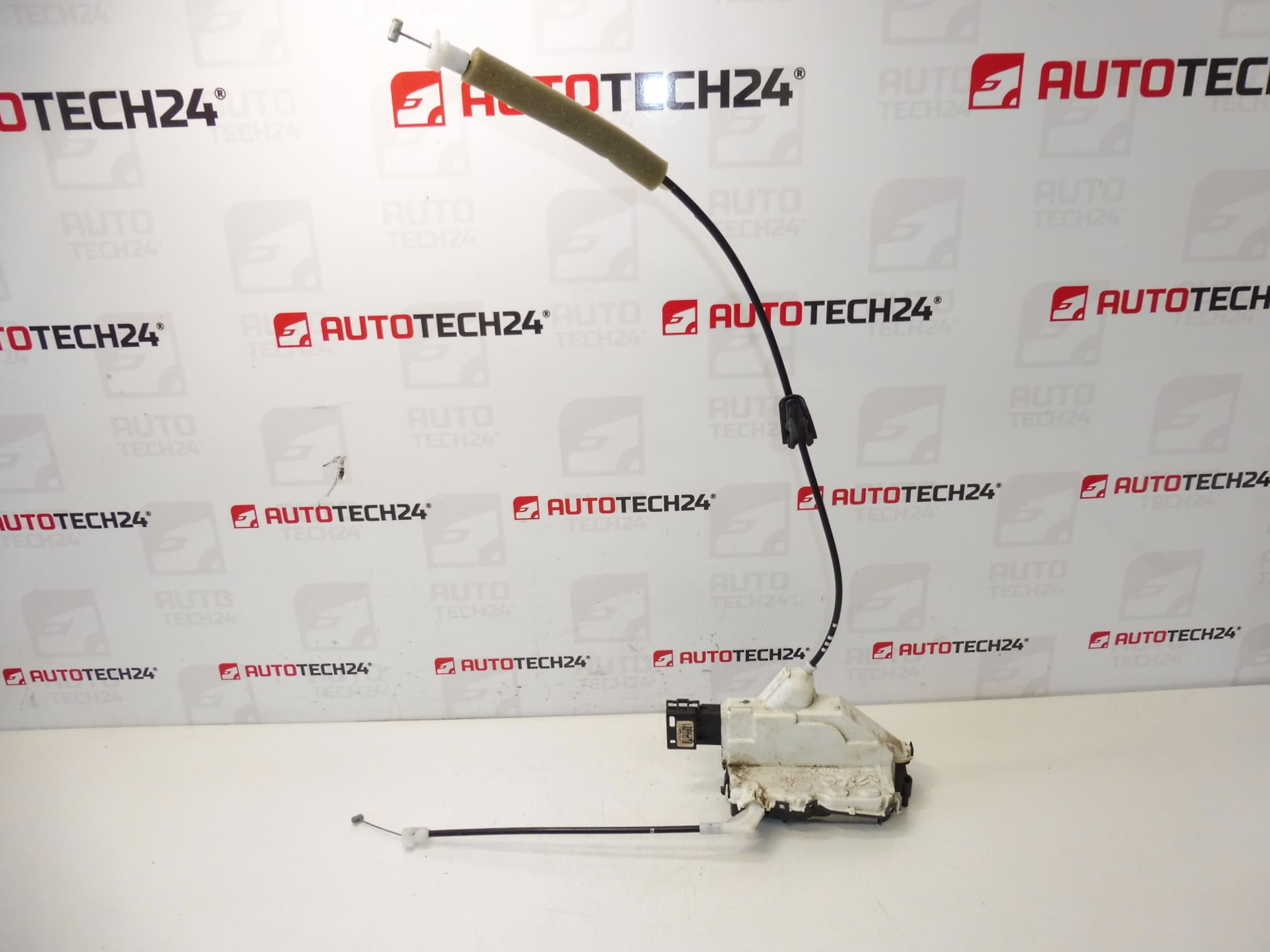 Blocarea ușii din spate stângi a lui Peugeot 308 006173 A04993