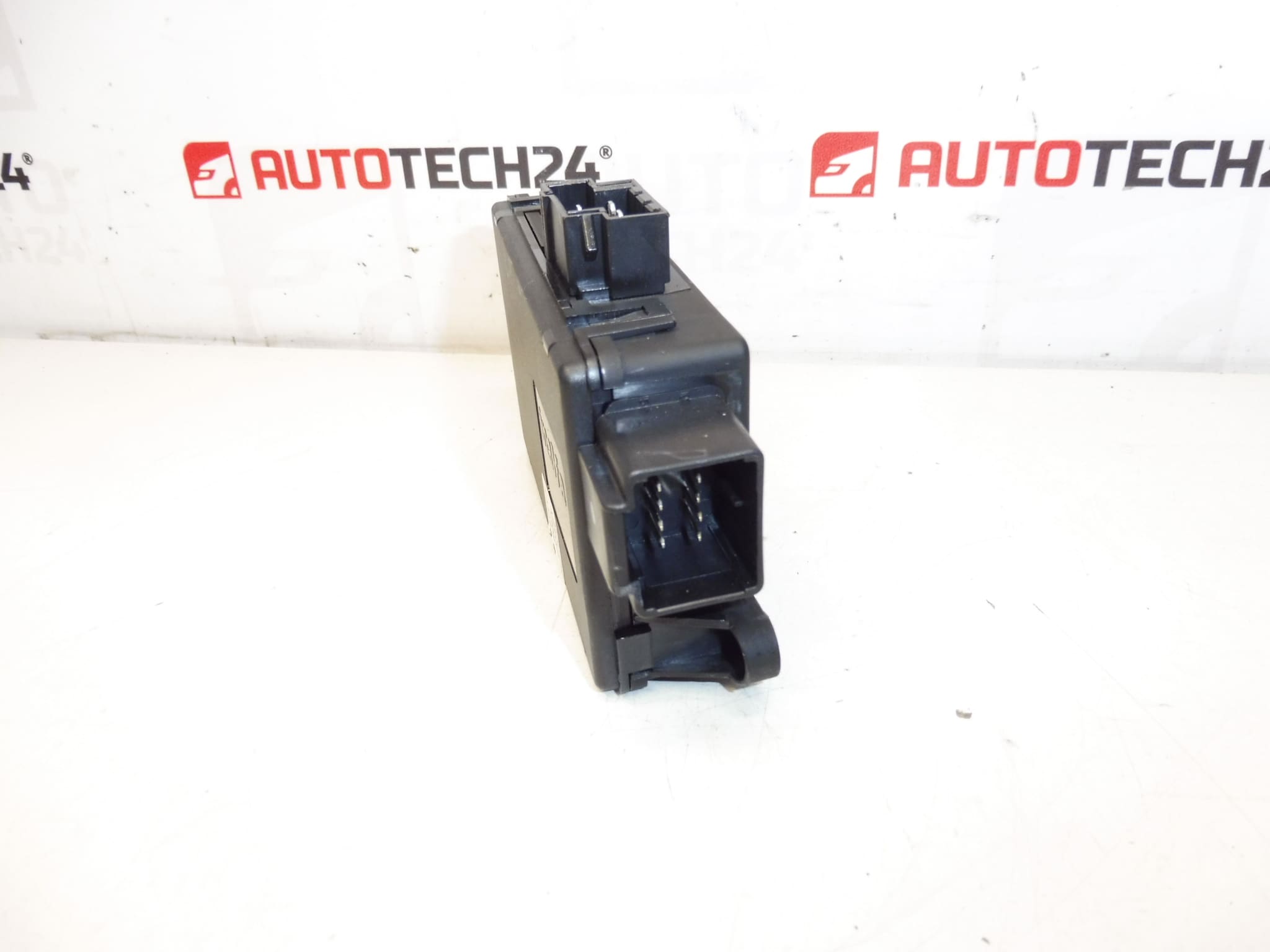 Unitate de Control Citroën C8 Peugeot 807 8401NL 9557288 - imagine 2