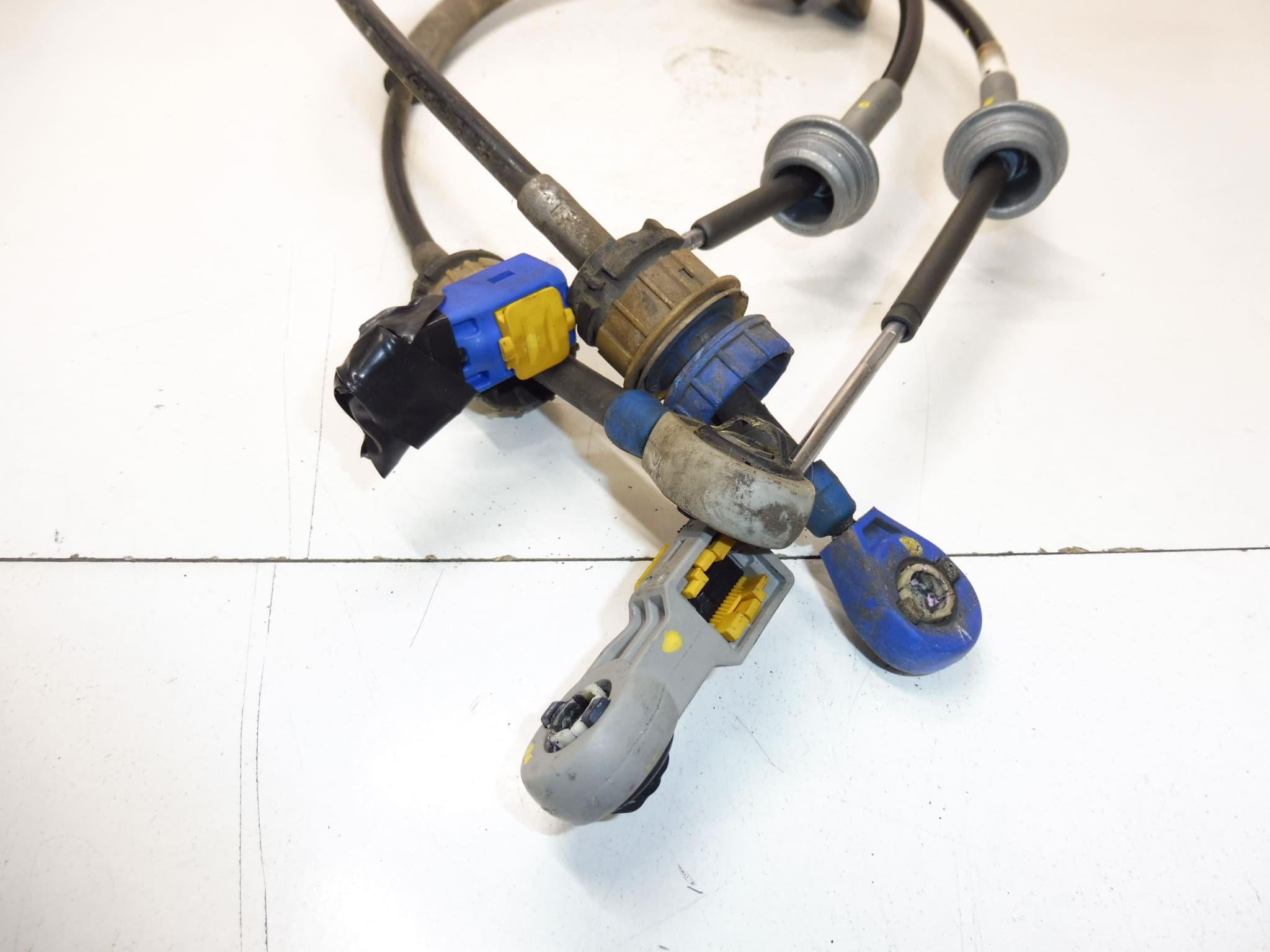 Cablu de comandă al cutiei de viteze Peugeot 308 1637135780 2444GH - imagine 2