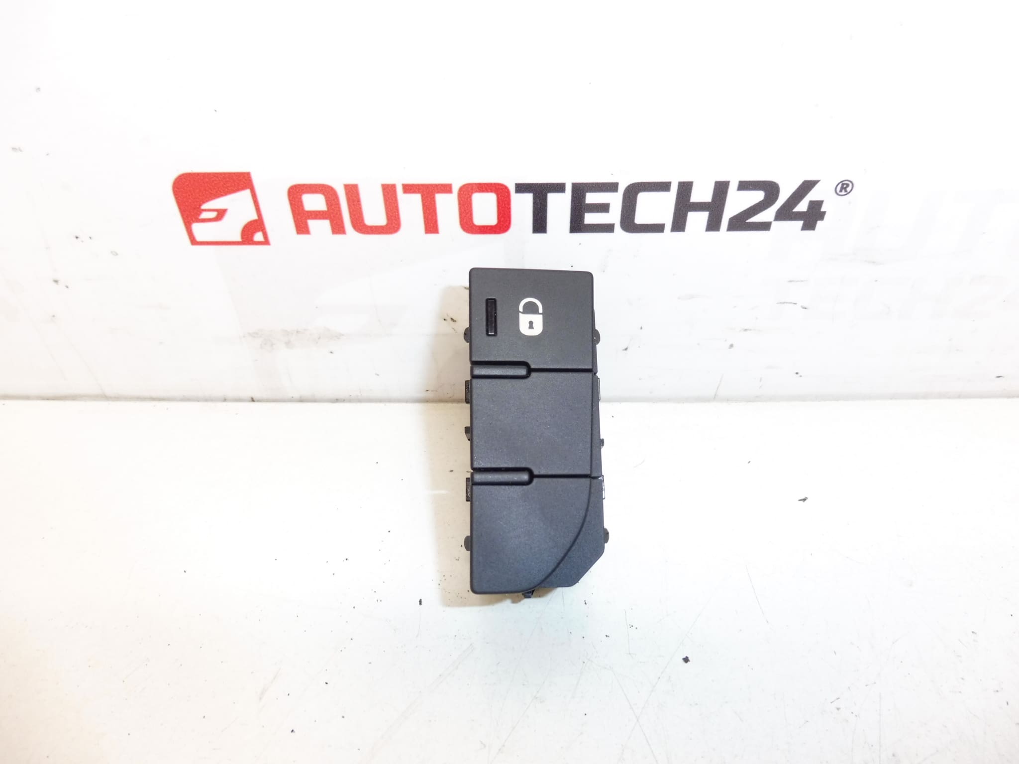 Comutator central de blocare Citroën C5 X7 96637757D 649049