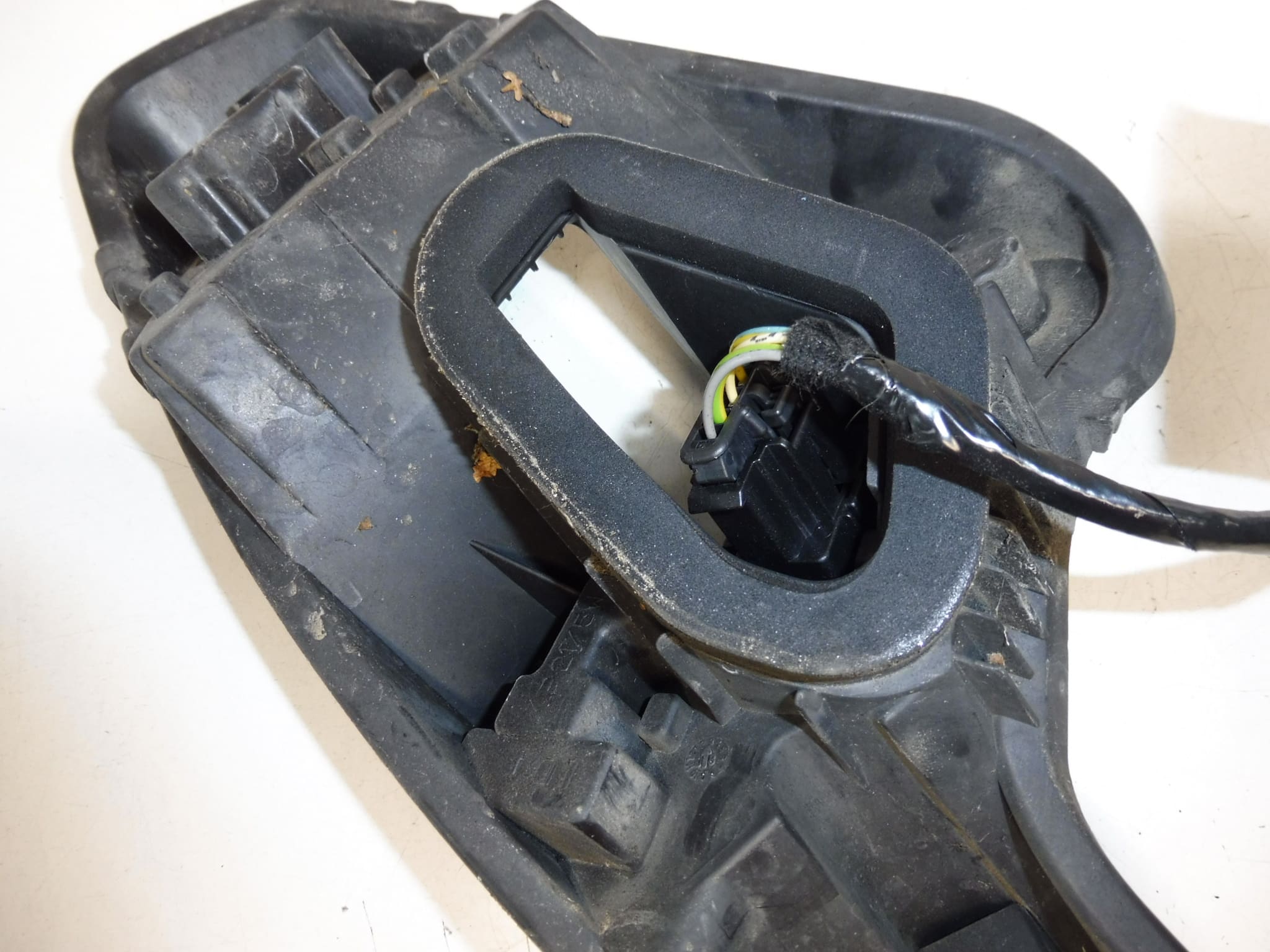 Soclu pentru lampă spate stânga Peugeot 308 Hatchback 1606959280 - imagine 2