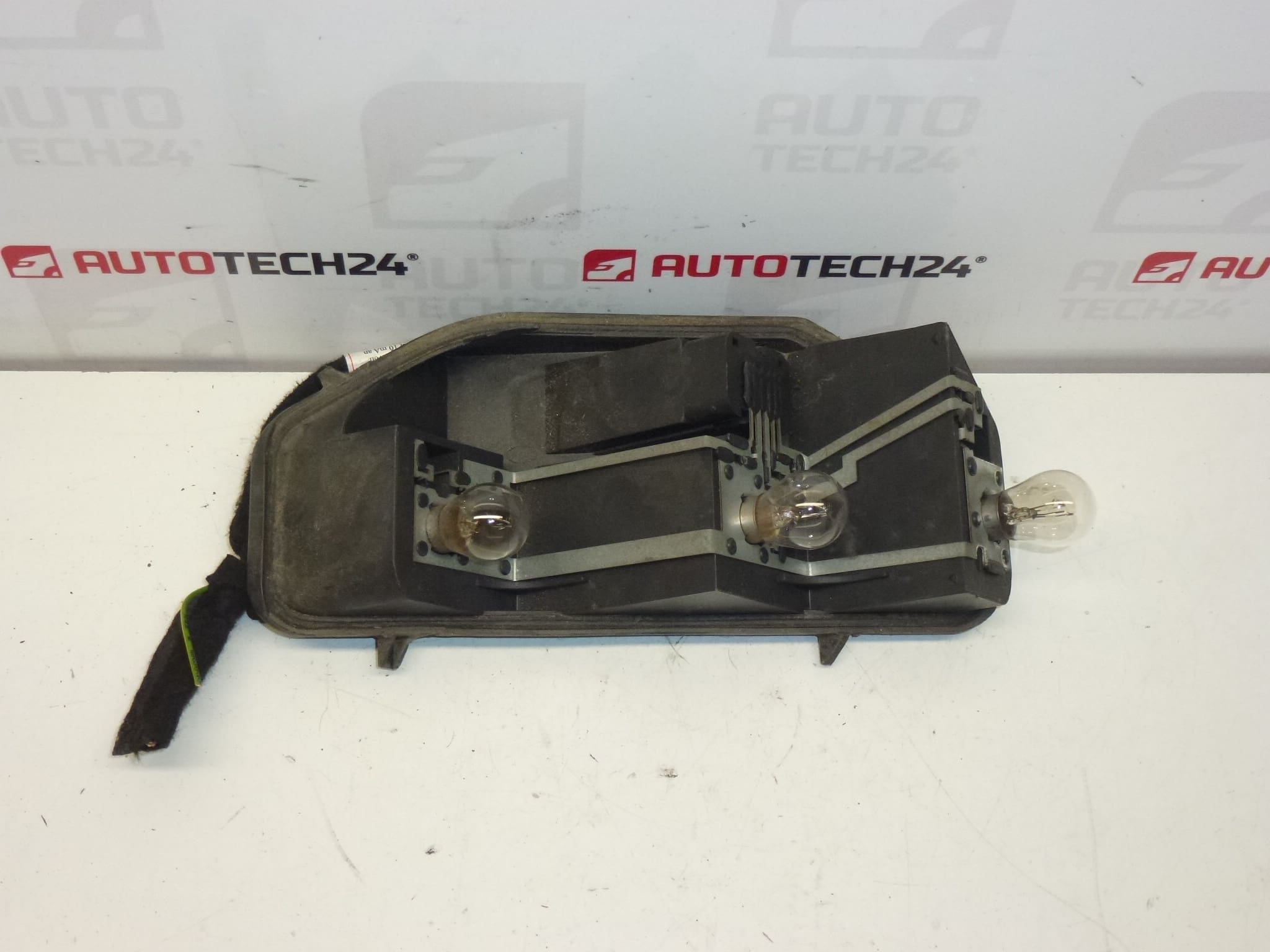 Priză cu cablaj lampa stânga spate Peugeot 407 KOMBI 6350T3 6350FR