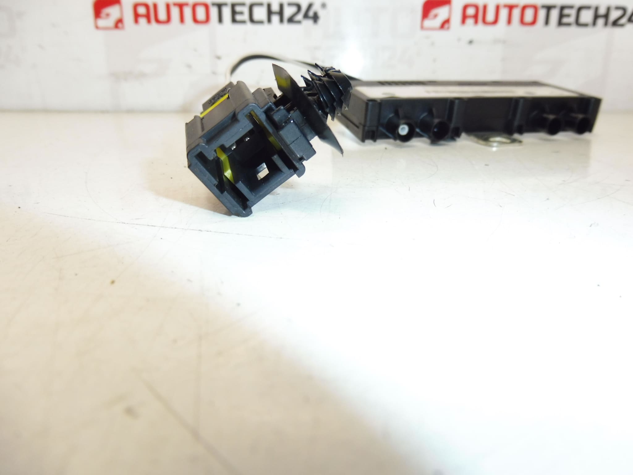 Adaptor de impedanță Peugeot 407 9654390480 6561T7 - imagine 2