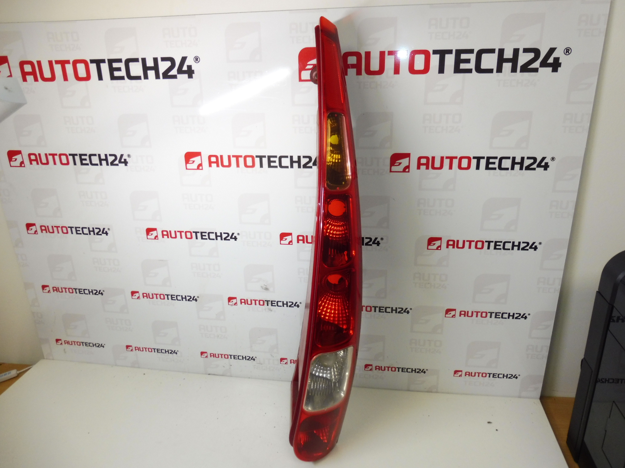 Lampa spate dreapta Citroën C8 6351CZ