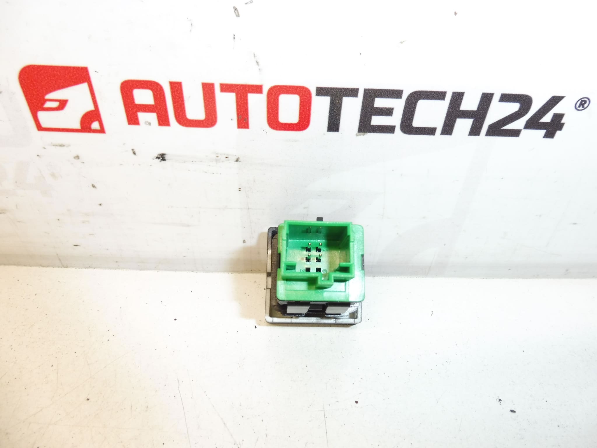 Comutator central de blocare Citroën Peugeot 96582880XT 6490E1 - imagine 2