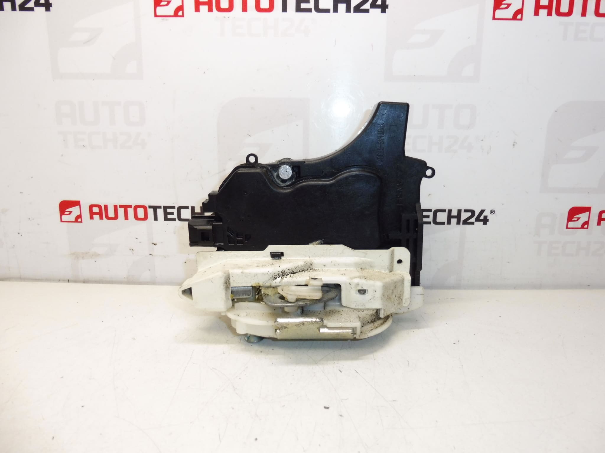 Blocare ușă din spate stânga Citroën C-Crosser Peugeot 4007 9137N0