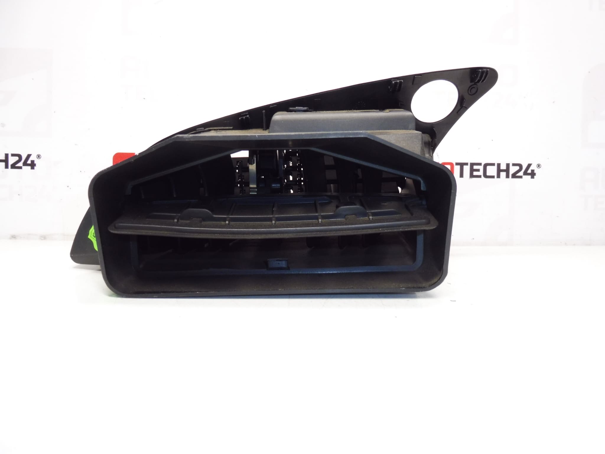 Deschiderea ventilației Citroën Xsara 8264W0 - imagine 2