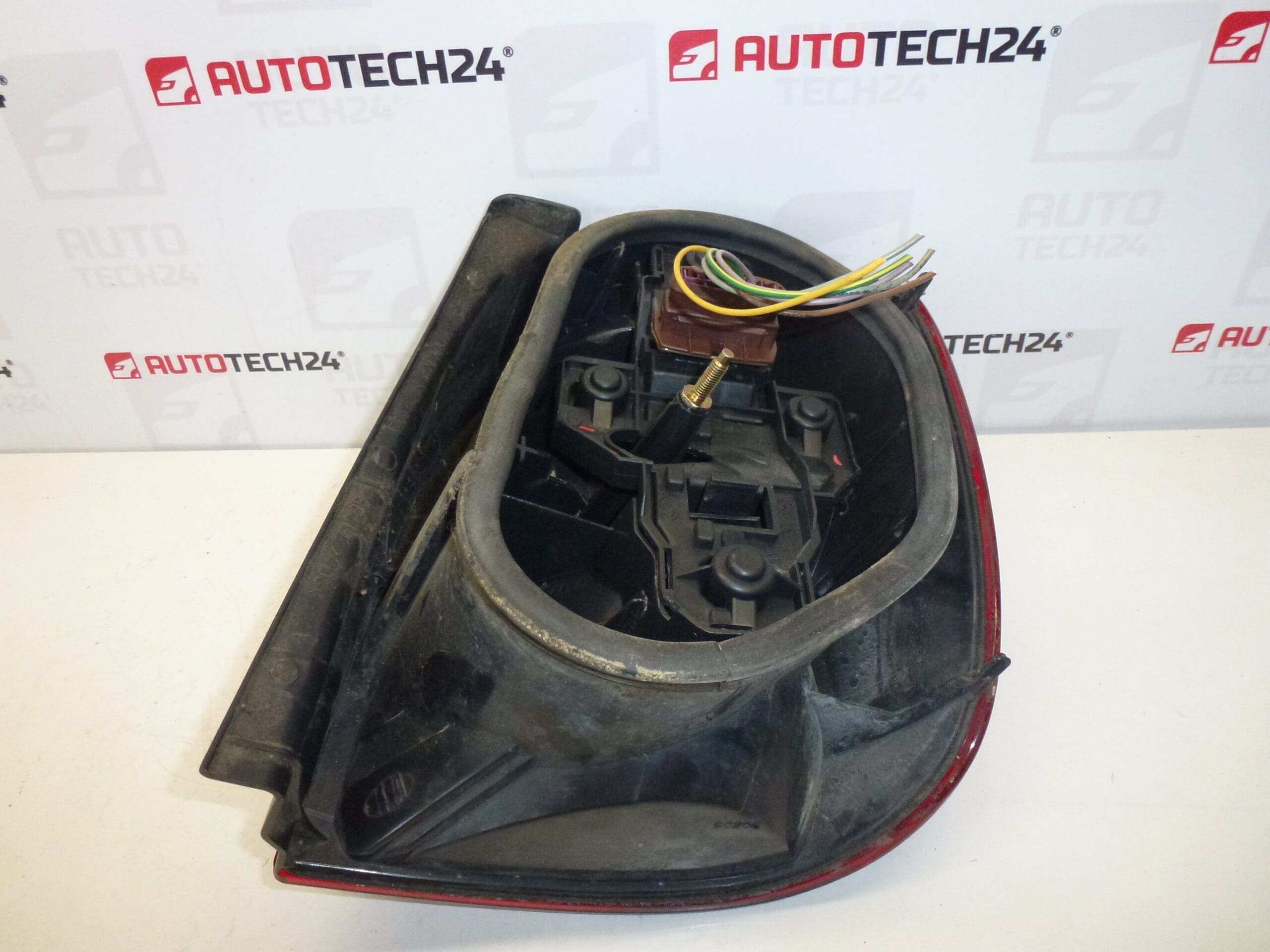 Lampa spate stanga Citroën Xsara Kombi 6350J8 - imagine 2