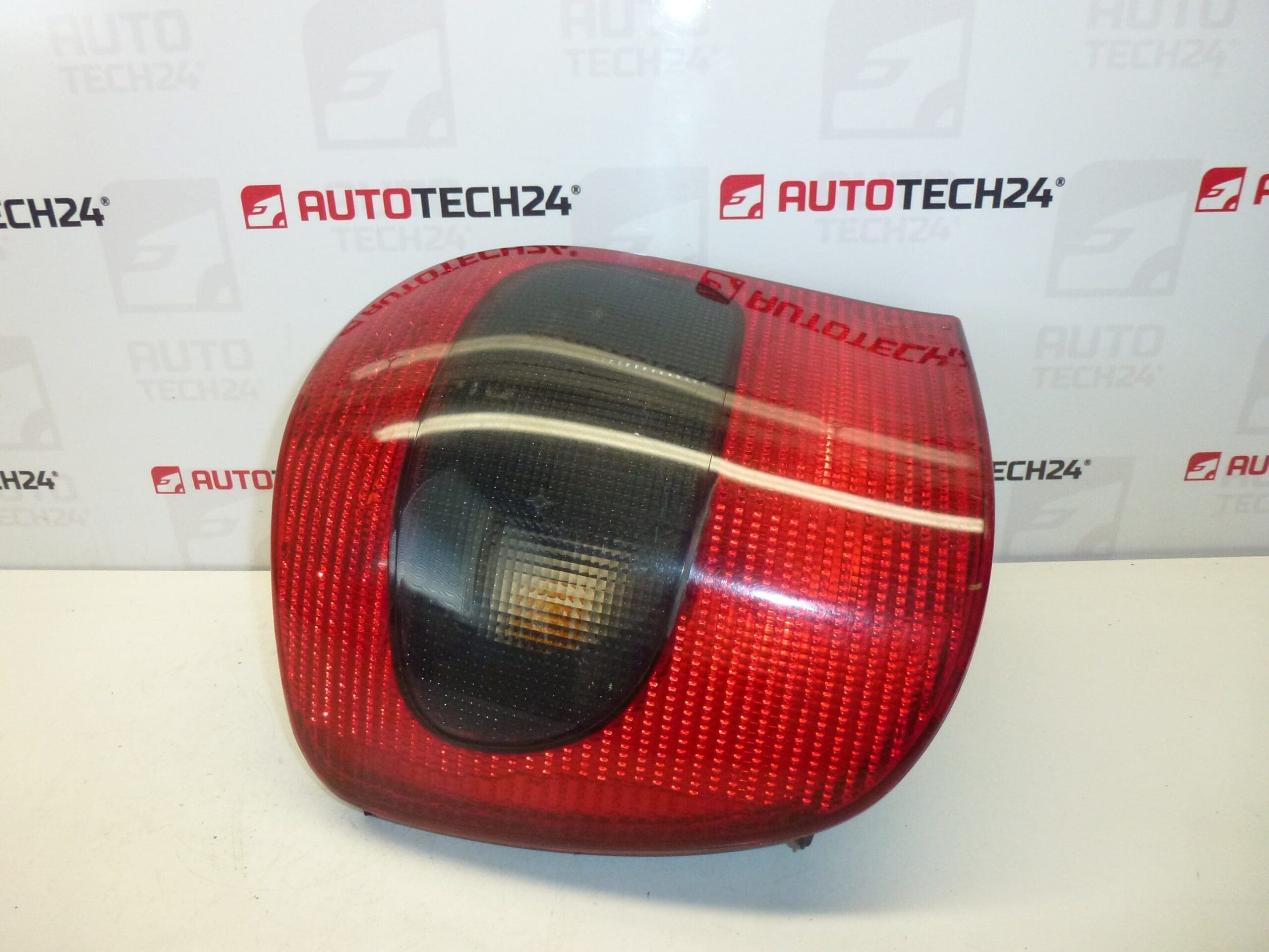 Lampa spate stanga Citroën Xsara Kombi 6350J8