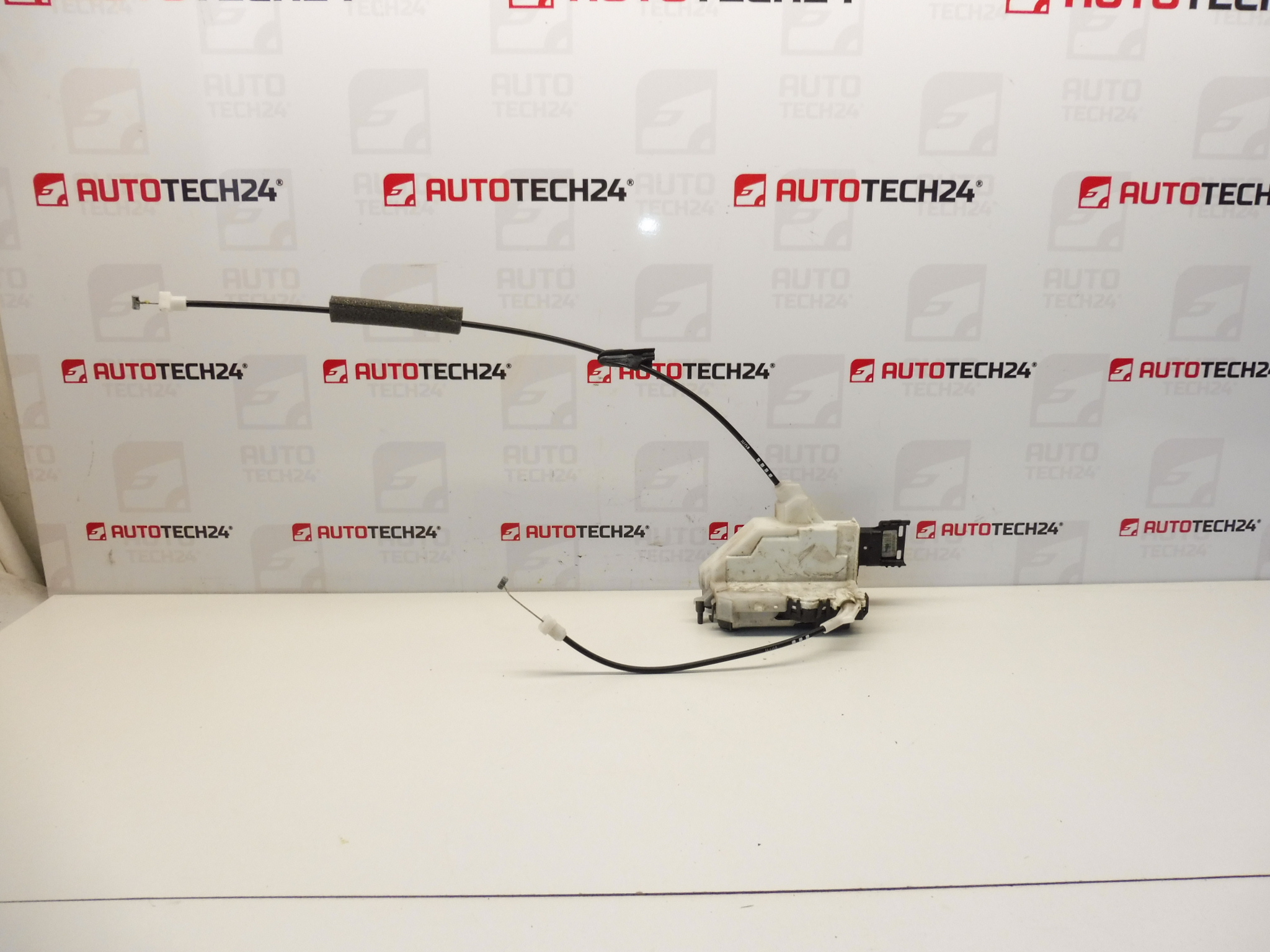 Inchidere portiera spate dreapta Peugeot 308 732074 A04068 9138Z7