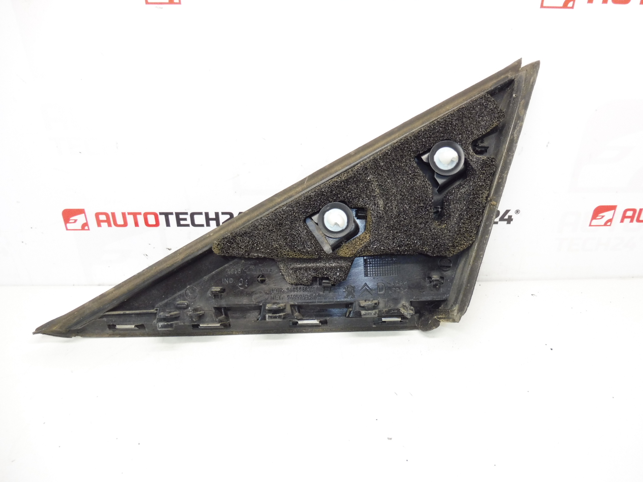 Capac din fata oglinzii dreapta Peugeot 3008 si 5008 96859482XT 9025Y8
