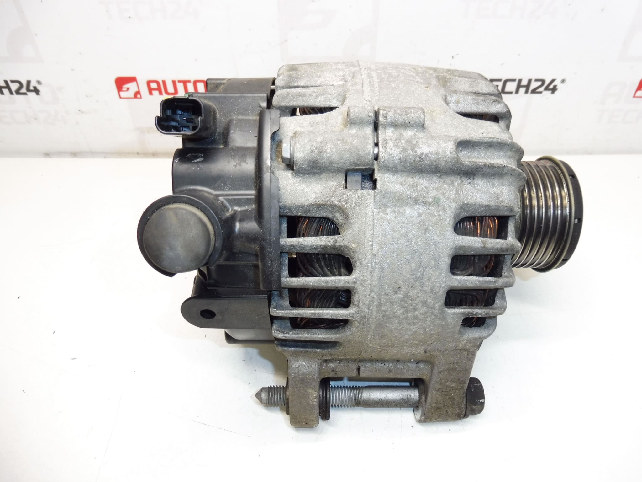 Alternator Valeo FG15T168 Citroën Peugeot 9826573480 - imagine 2