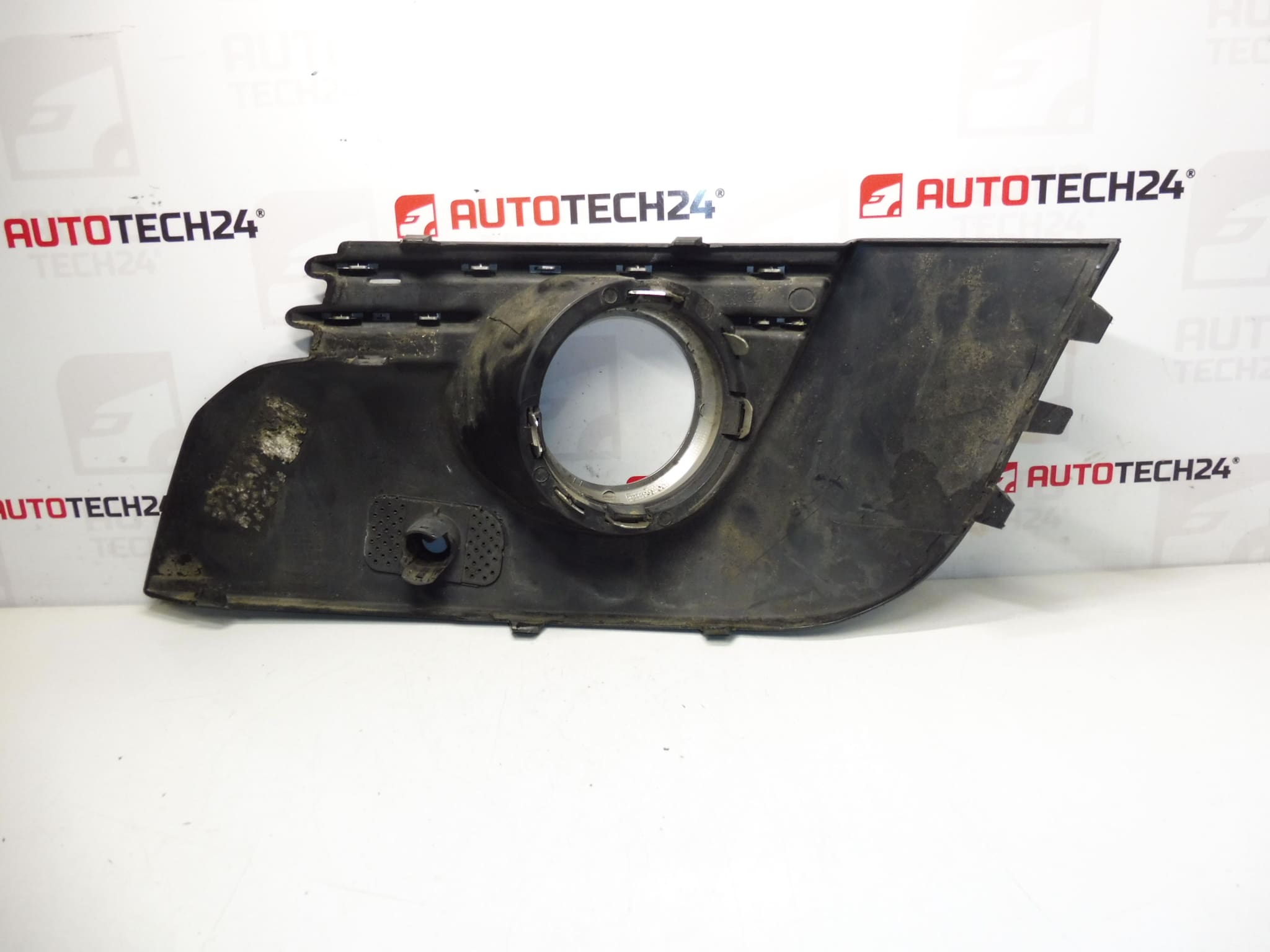 Cadru far ceata dreapta Peugeot 3008 9685098077 745315 - imagine 2