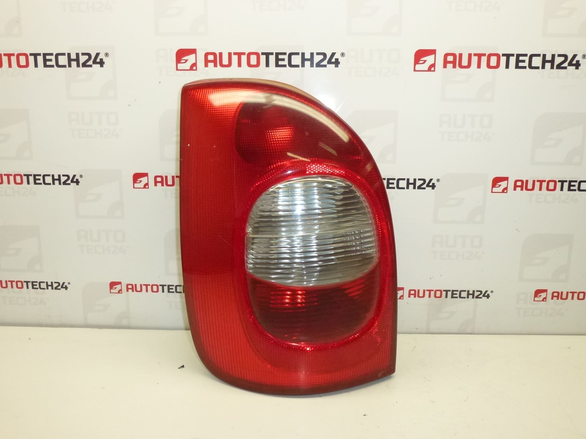 Lampa spate stanga Citroën Xsara Picasso la 04 9631564080 6350N0