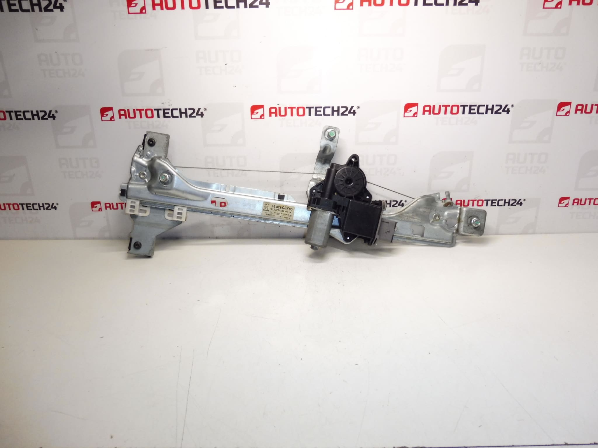 Mecanism lunetă stânga Peugeot 3008 5008 9682808780 9223F2