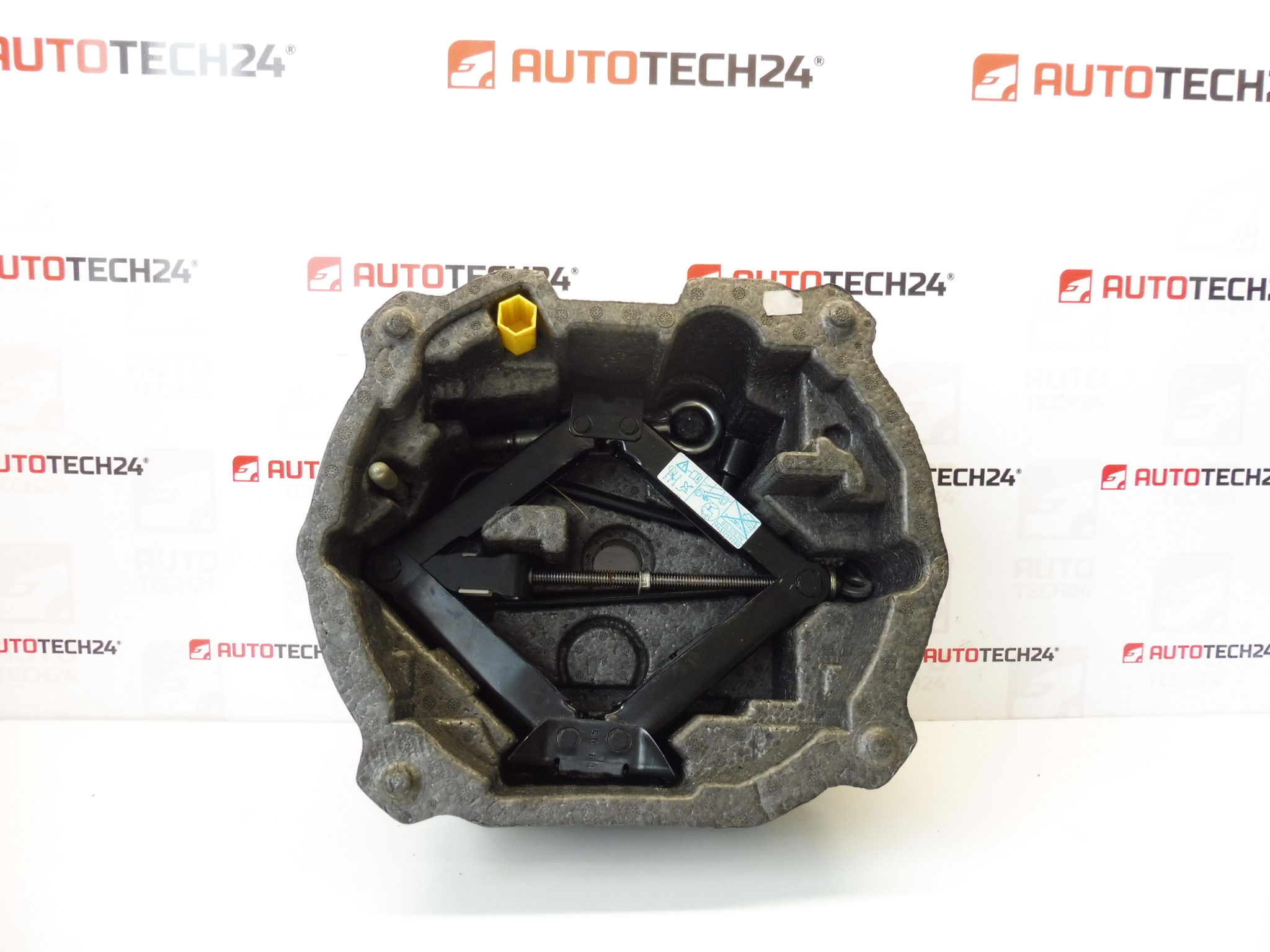 Set instrumente pârghie, cheie roată, inel de remorcare Peugeot 407 672599 6736C1 674414