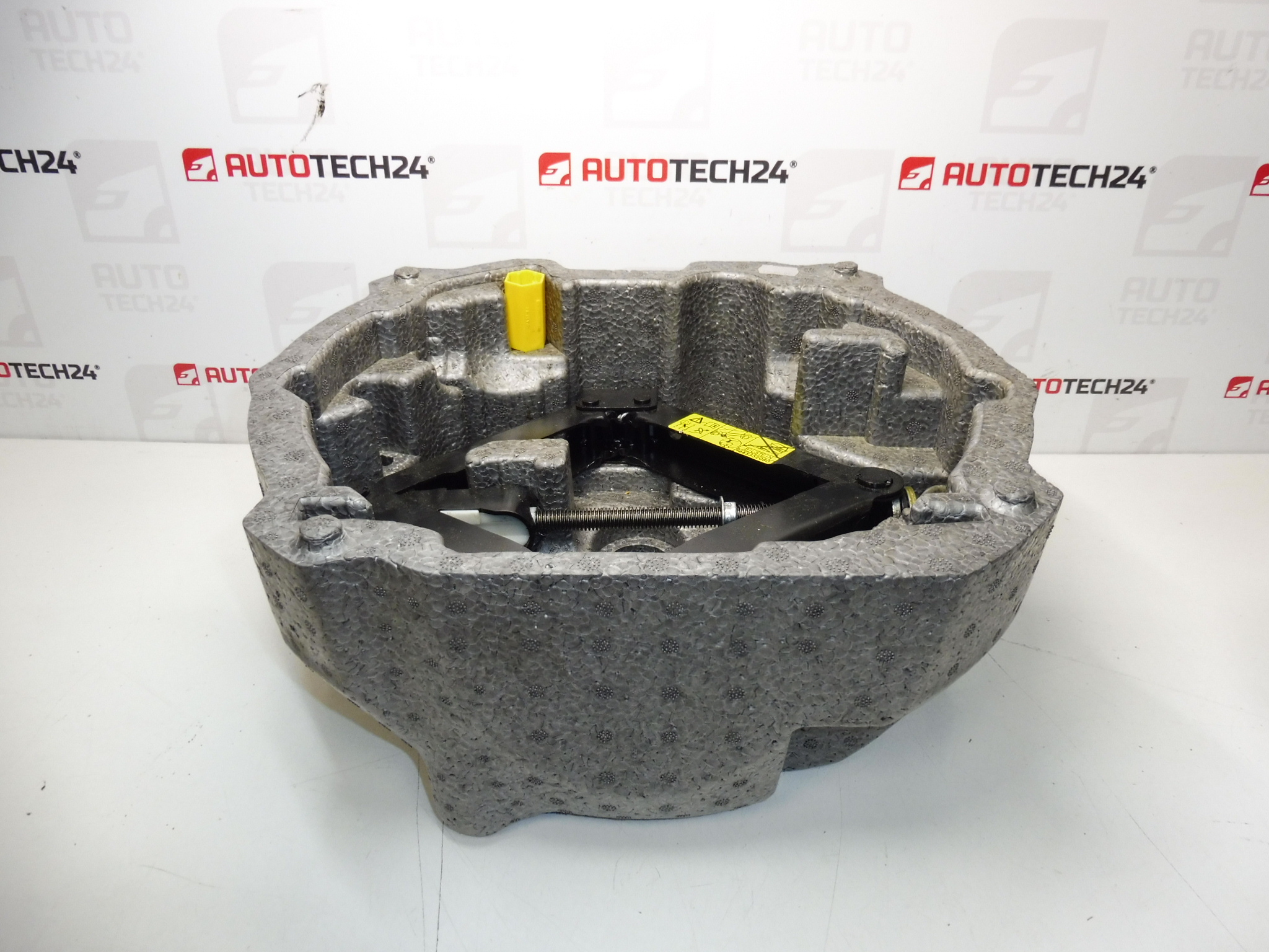 Instrument de pârghie, cheie pentru roți, inel de remorcare Citroën C5 II 672599 6736C1 674414