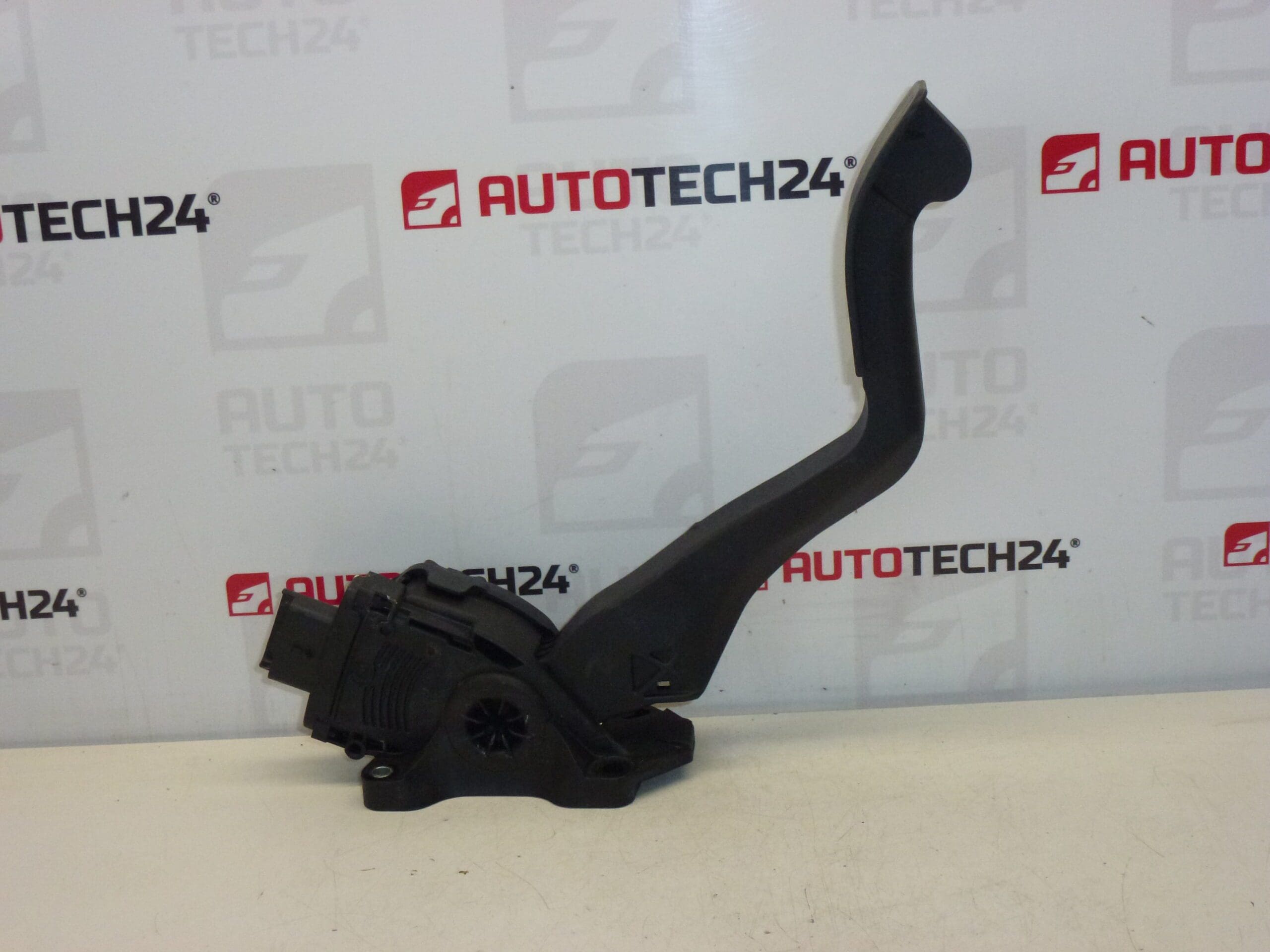 Pedala de acceleratie HELLA 9681844080 1601Z6