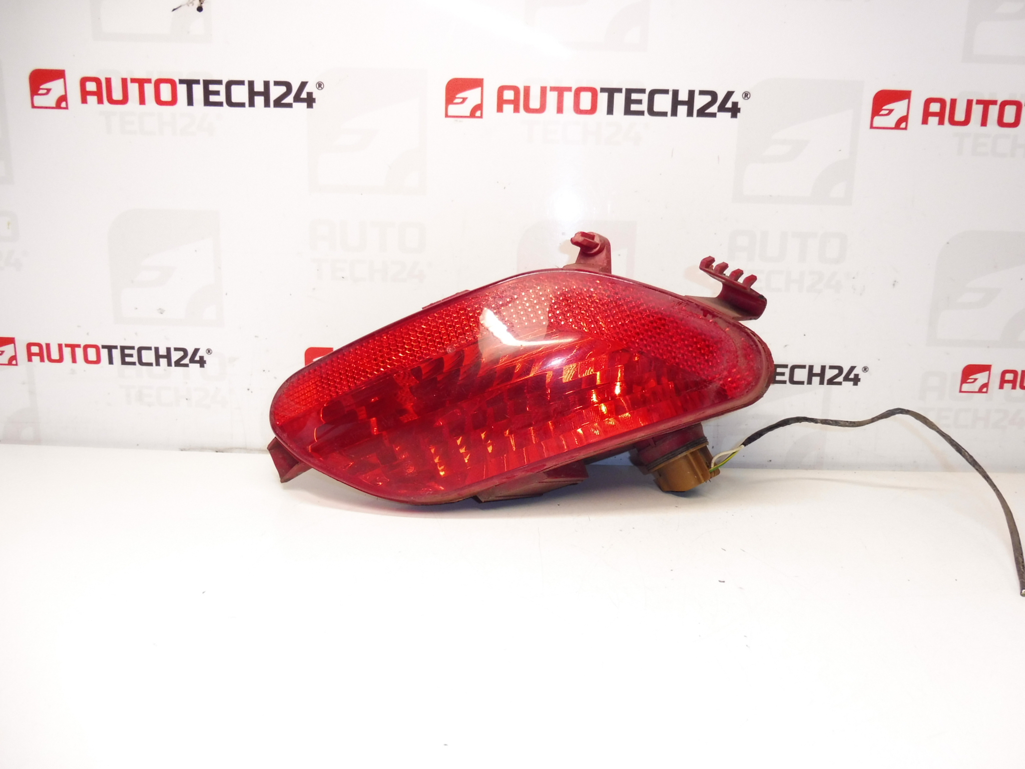 Lampa de ceata spate cu bec dreapta Citroën C4 Coupe 9652736380 6351T7