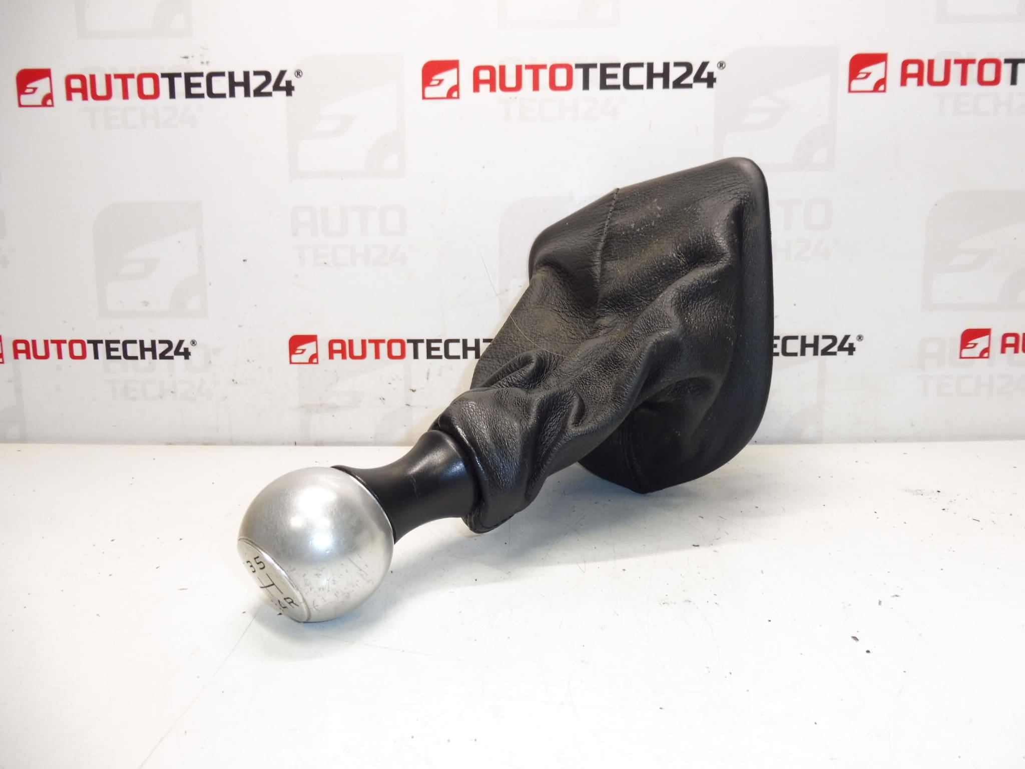 Capul schimbătorului de viteze Citroën Peugeot 2403CY 7588VR