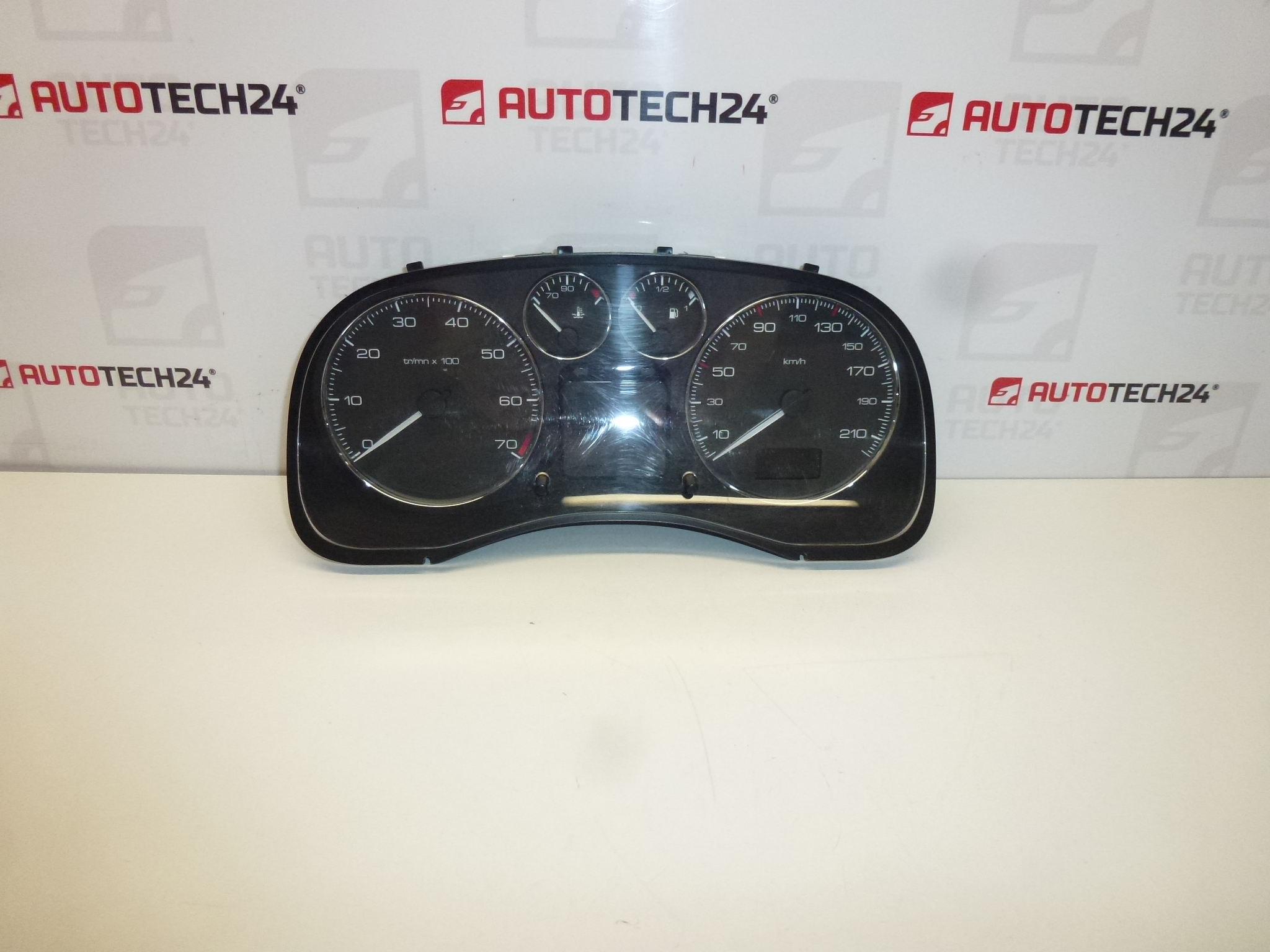 Tachometru Peugeot 307 II cu 215000 km 9654485080 6106N0