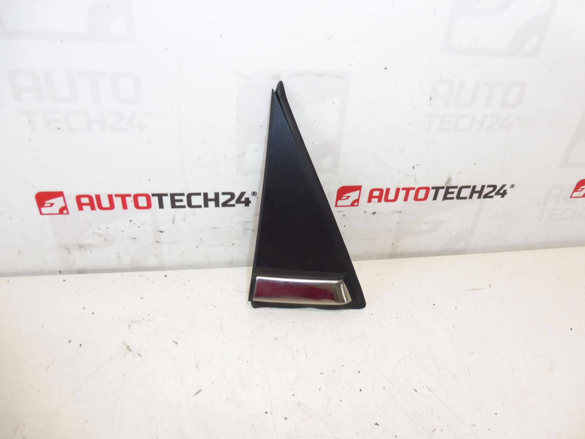 Capac din fata oglinzii dreapta Citroen C3 II A51 9025V9