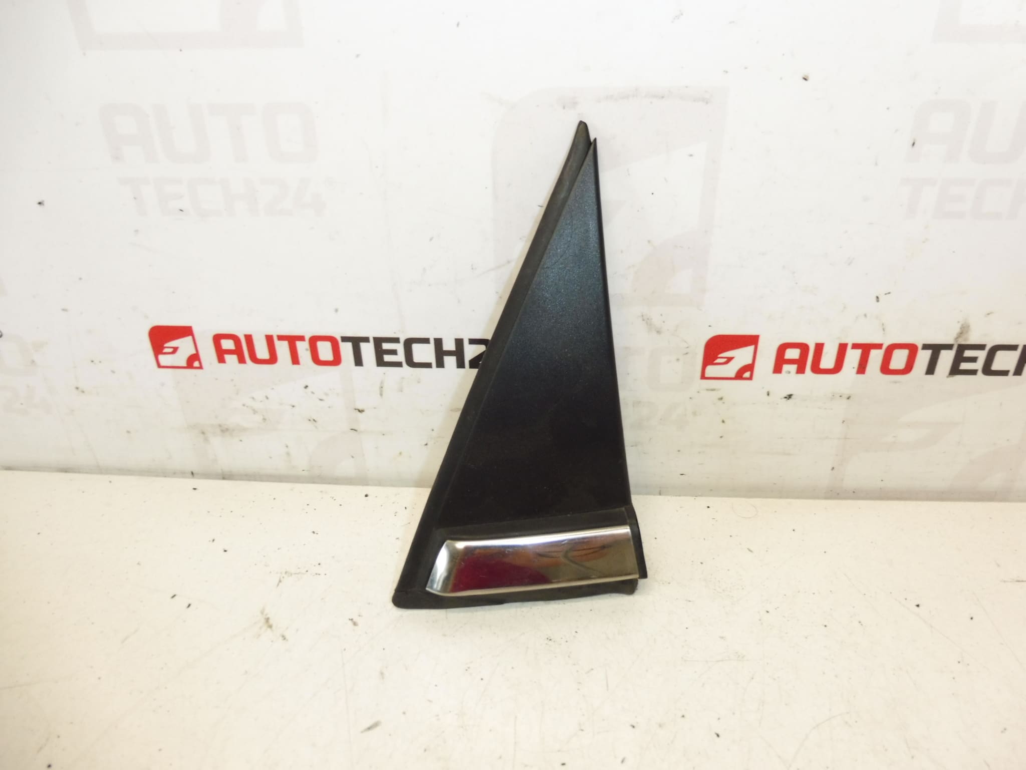 Capac din fata oglinzii stanga Citroen C3 II A51 9025V8